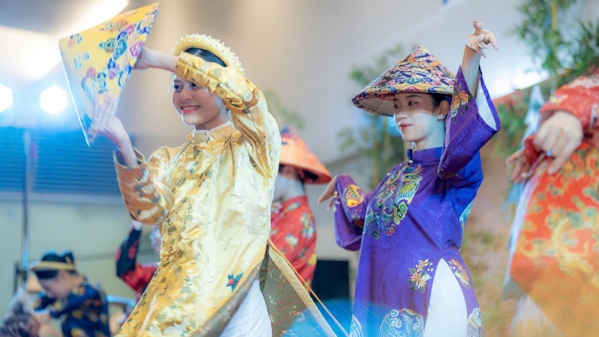 Những kiện hàng đặc biệt xuất hiện trên băng chuyền hành lý ở Nội Bài vào Giáng sinh - Ảnh 8.