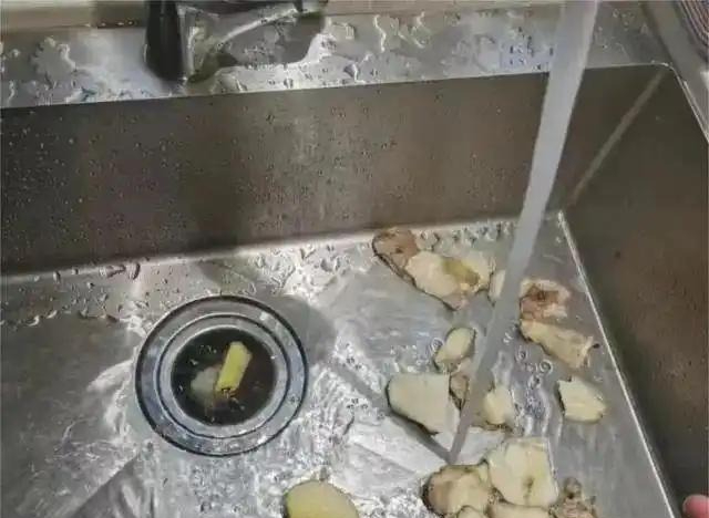 3 sản phẩm quảng cáo tận mây xanh, mua về dùng chỉ muốn khóc ra 