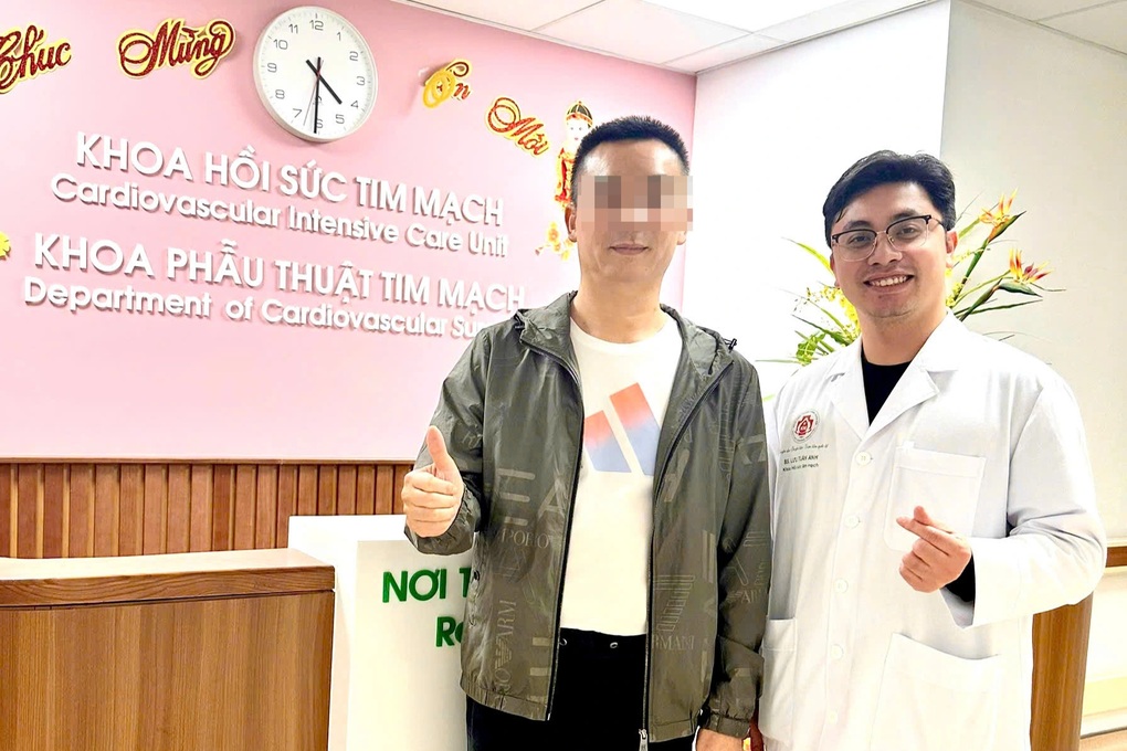 Khách đang ăn sáng ngã quỵ, chủ quán ép tim gần 1 tiếng tạo kỳ tích - 2