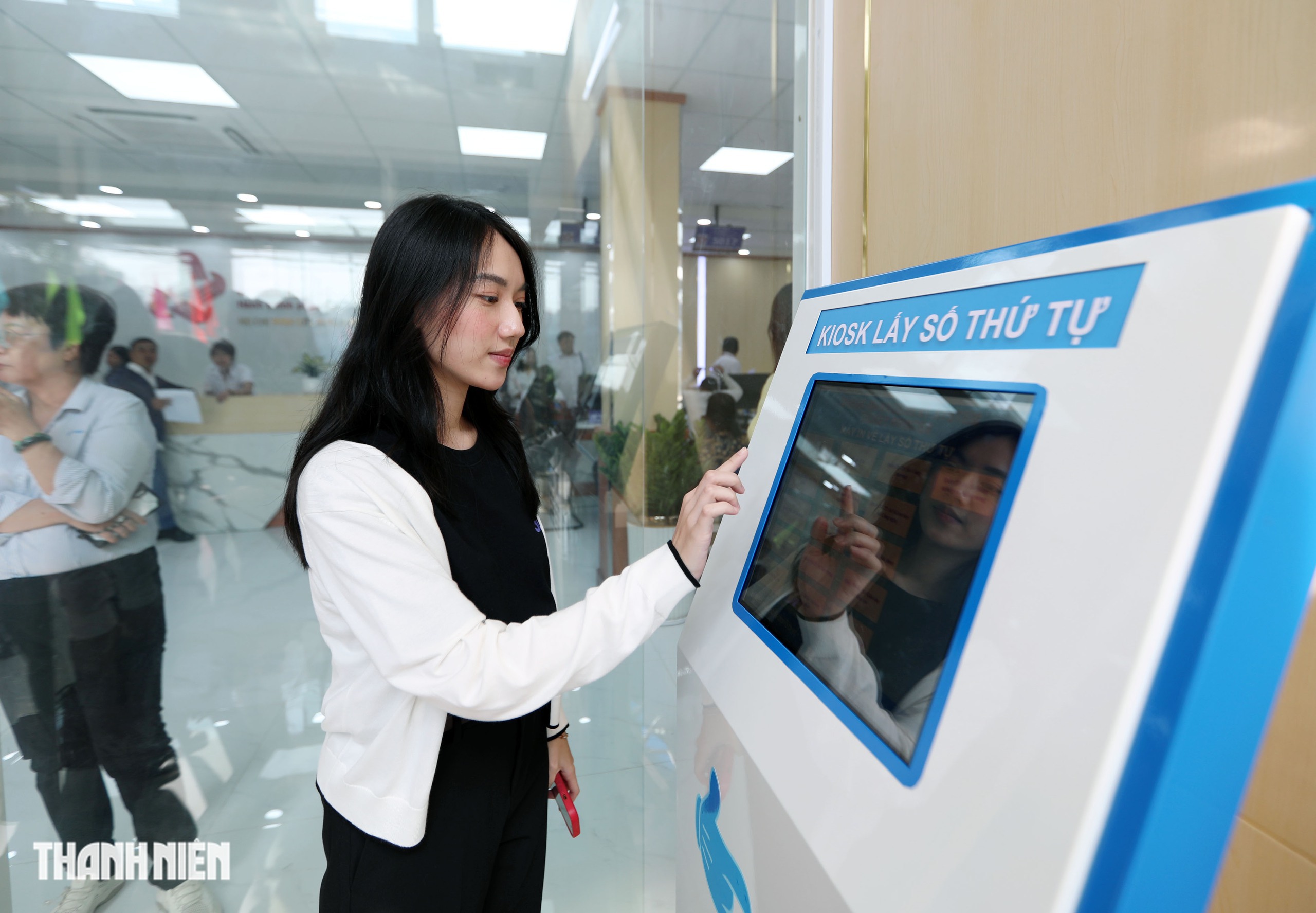 Ngày đầu tiên vận hành của Trung tâm Phục vụ hành chính công TP.HCM  - Ảnh 5.