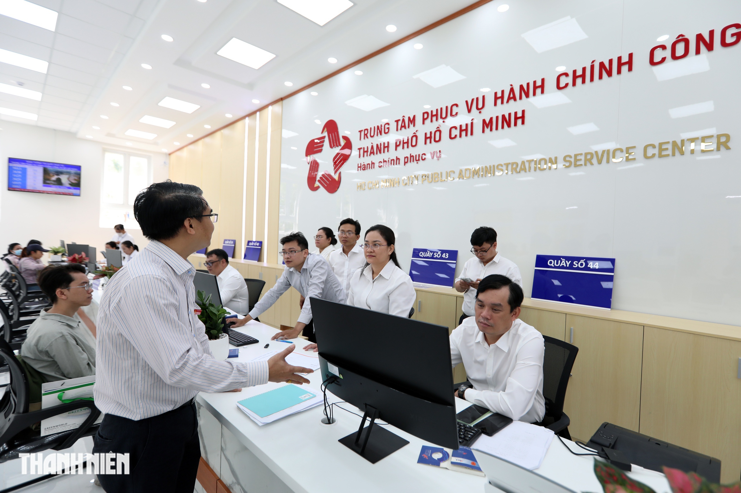 Ngày đầu tiên vận hành của Trung tâm Phục vụ hành chính công TP.HCM  - Ảnh 9.