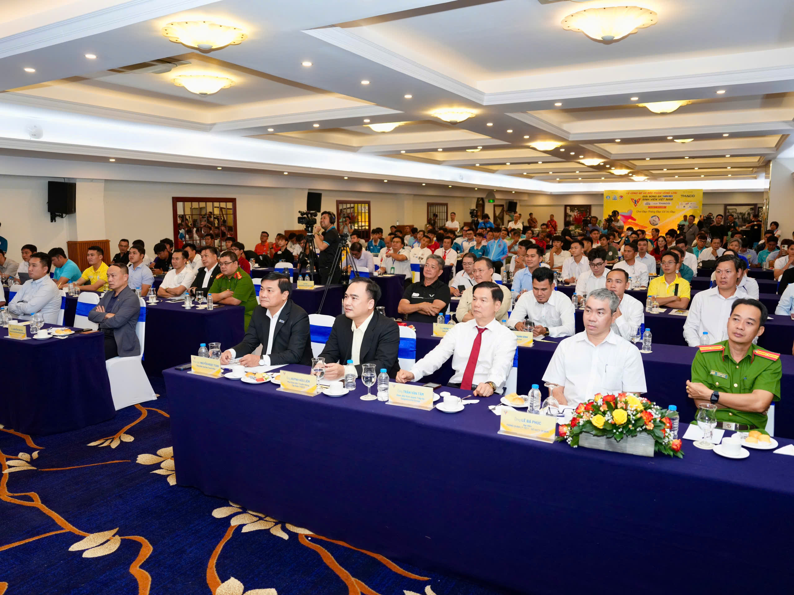 TNSV THACO cup 2026: Tiếp nối rực rỡ bóng đá Việt Nam - Ảnh 4.