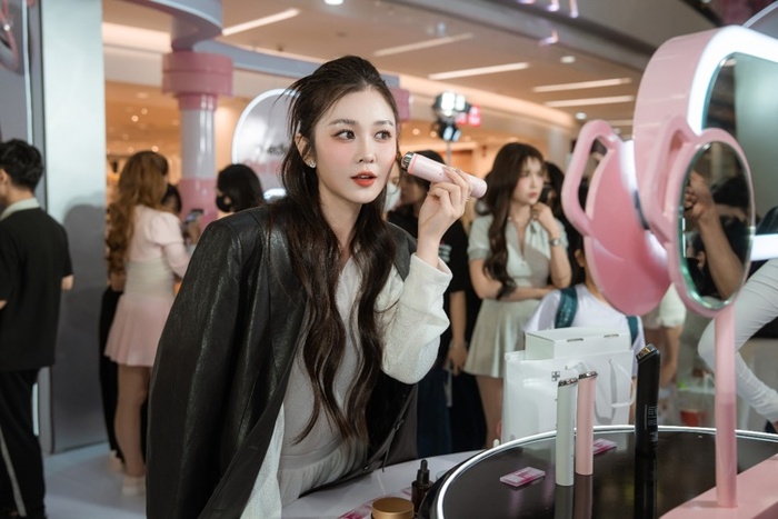 Medicube mang không gian trải nghiệm thiết bị chăm da đa năng được ưa chuộng tại Hàn Quốc đến Vạn Hạnh Mall