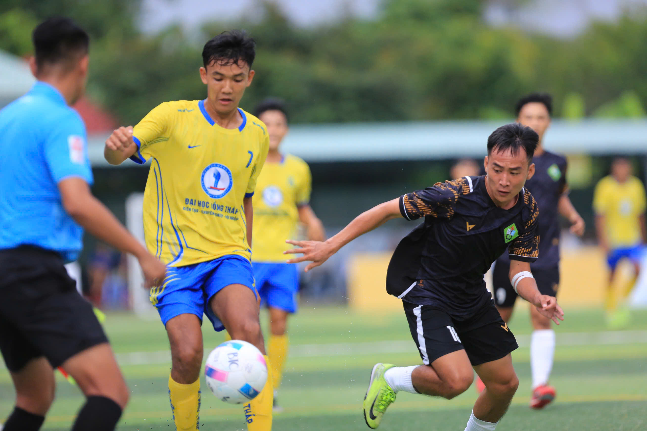 Nhiều trận đấu 'nảy lửa' ở vòng loại giải bóng đá Thanh Niên sinh viên Việt Nam- Ảnh 10.