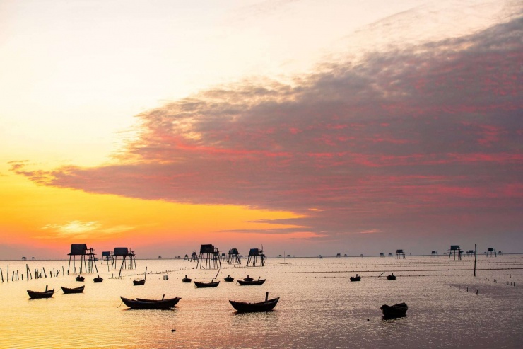 Nếu có dịp tới xã Vũ Tiên, quý khách có thể kết hợp thăm chùa Keo - ngôi chùa có kiến trúc độc đáo 400 năm tuổi, bãi biển Đồng Châu, biển vô cực, hay những cánh đồng lúa thẳng cánh cò bay. Ảnh: Đoàn Ngọc Anh 