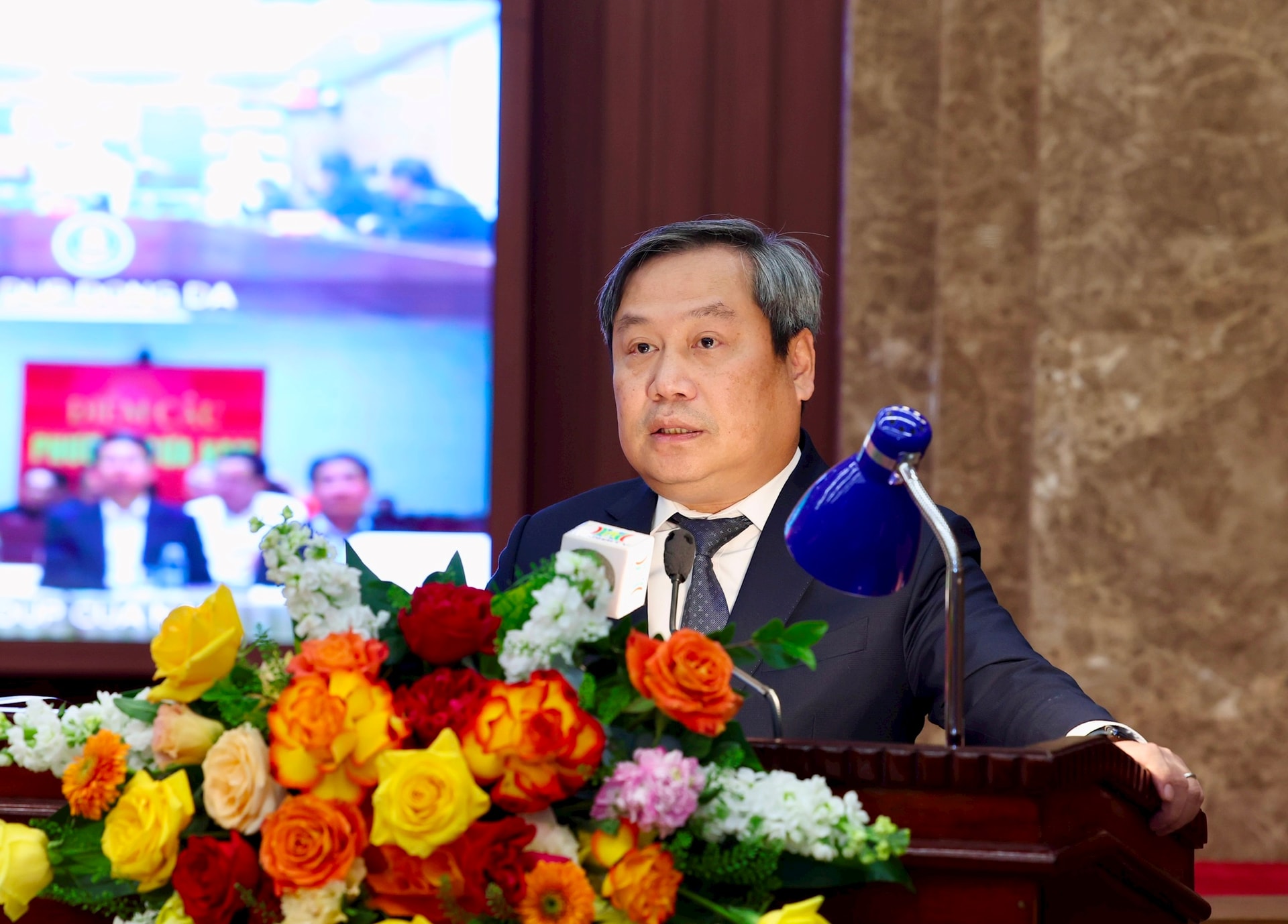 Chủ tịch Hà Nội: Thay thế cán bộ gây cản trở sự phát triển của thủ đô - Ảnh 2.