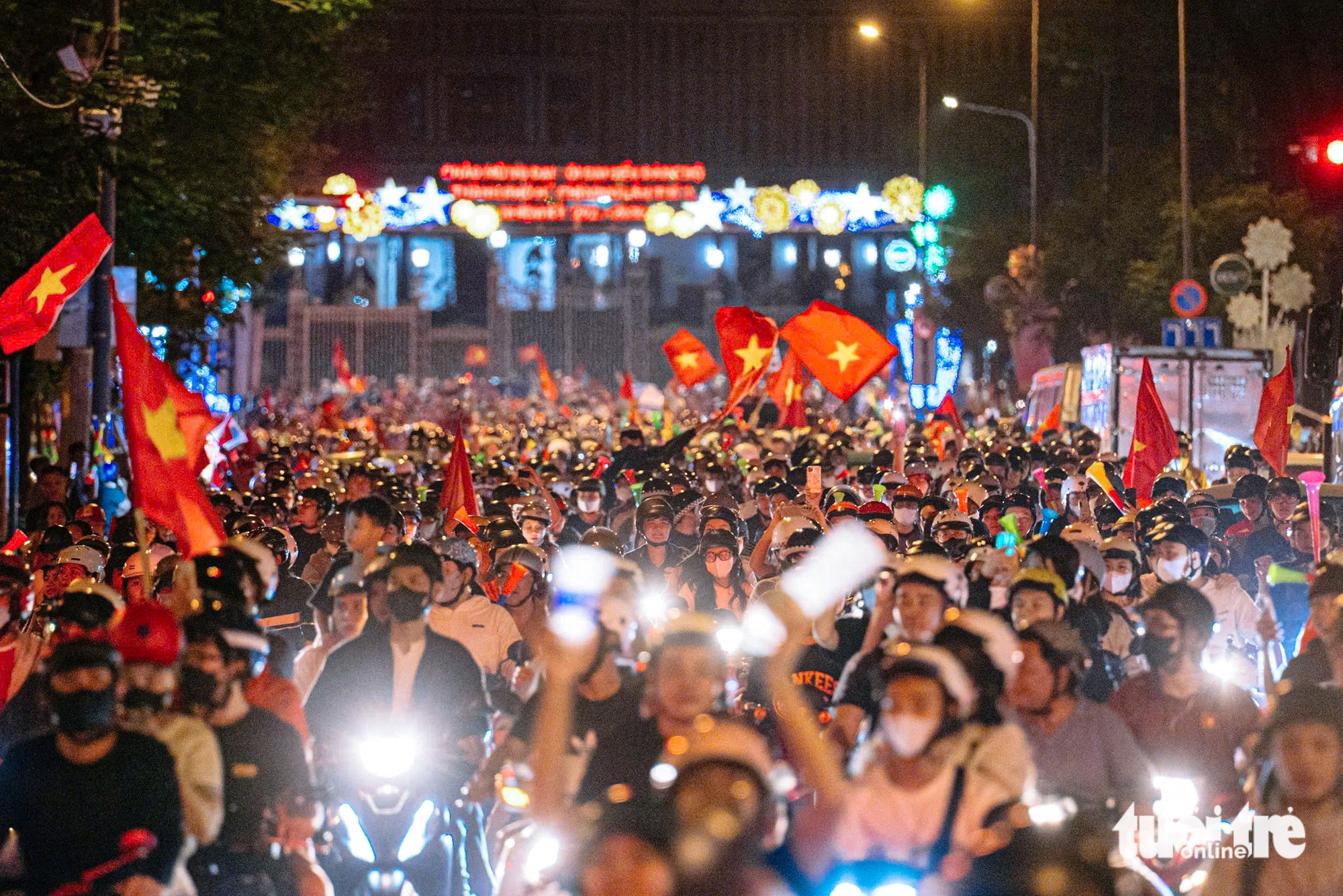 1767012497 1 Pho cuc truong CSGT Dich den la su an toan