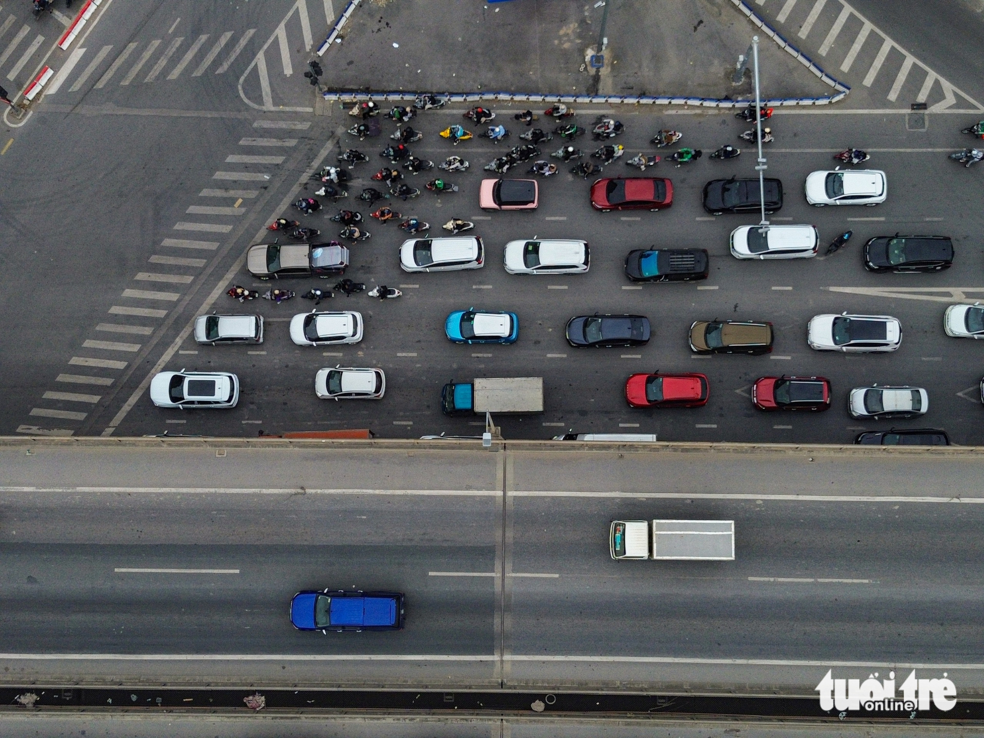 1767012499 31 Pho cuc truong CSGT Dich den la su an toan