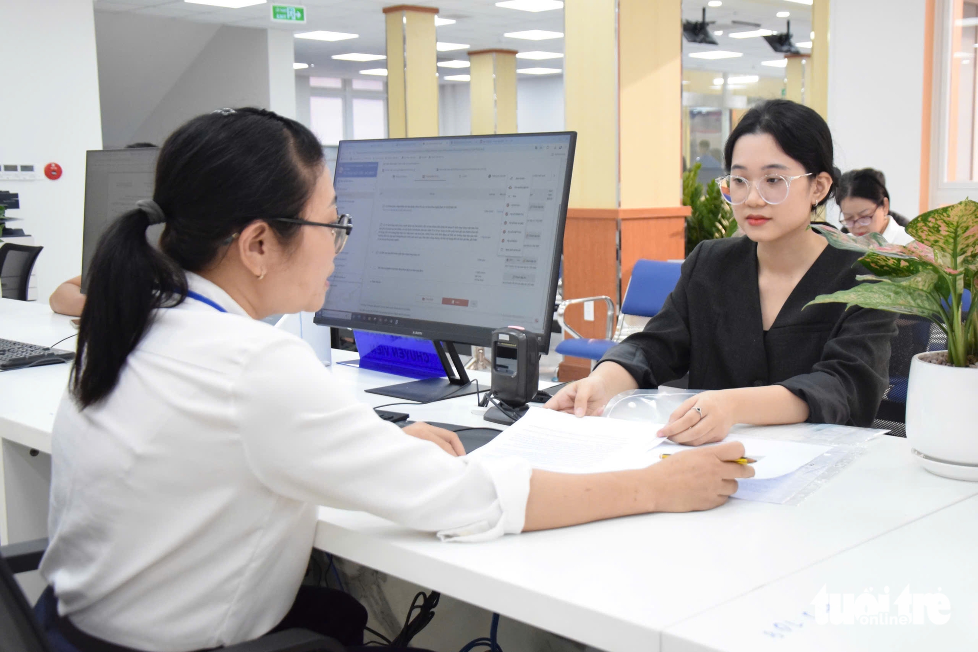 Phó chủ tịch Nguyễn Mạnh Cường khảo sát Trung tâm Phục vụ hành chính công TP.HCM - Ảnh 8.