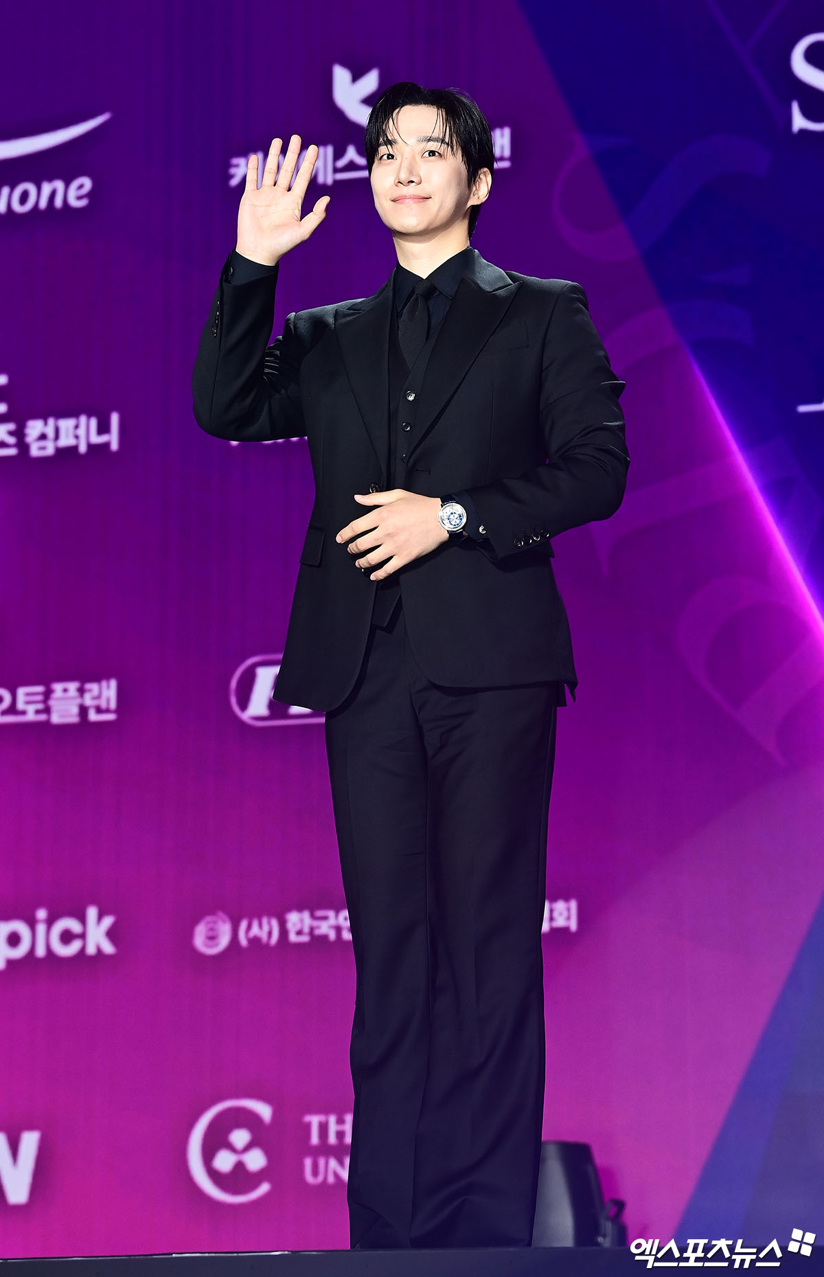 Siêu thảm tím APAN Star Awards 2025: IU hóa “nữ thần mùa xuân”, 2 bạn trai màn ảnh của Yoona đụng độ- Ảnh 8.