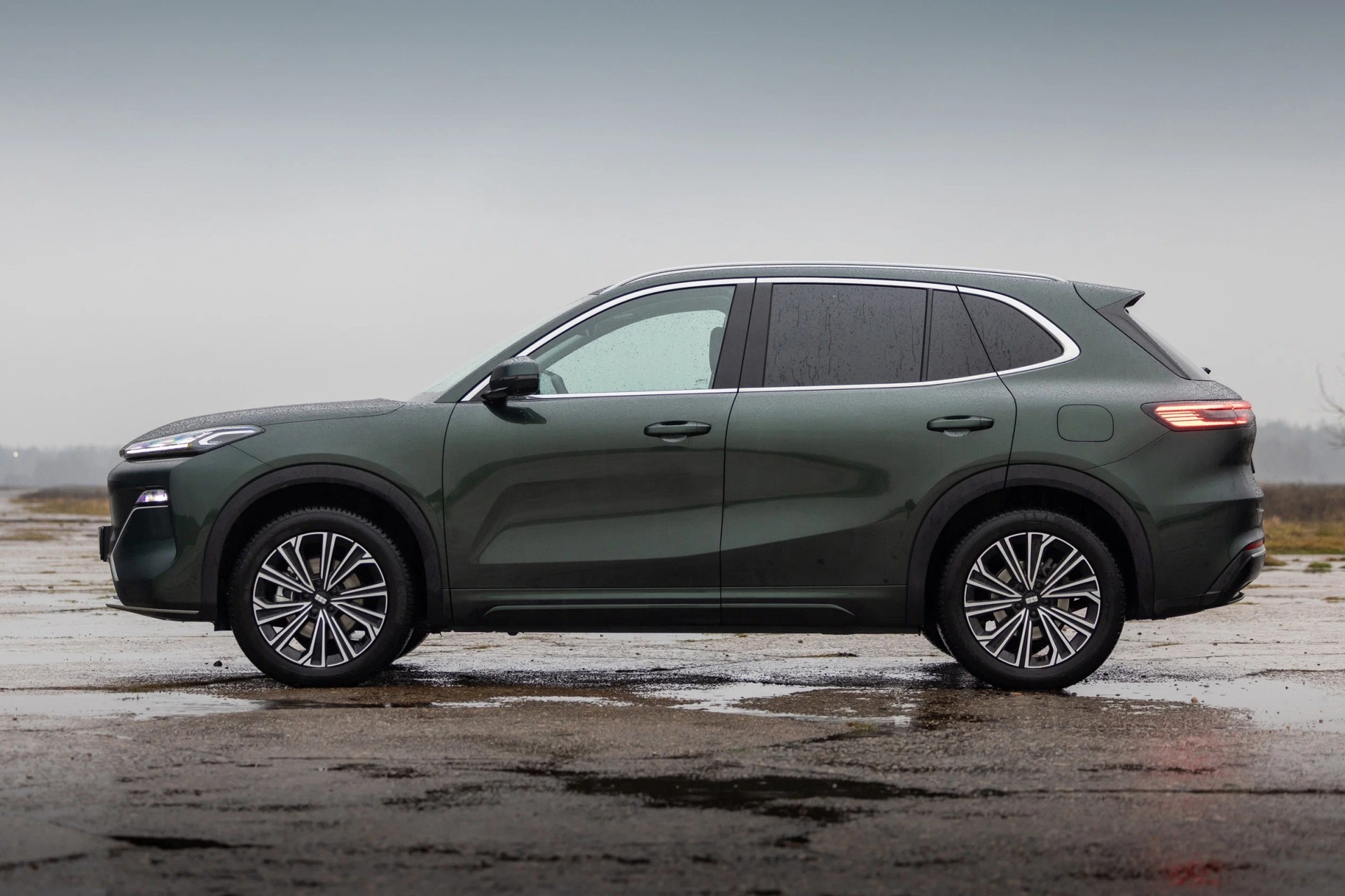 Khách Việt mua ô tô gầm cao cỡ C sắp có thêm lựa chọn xe PHEV mới - 5