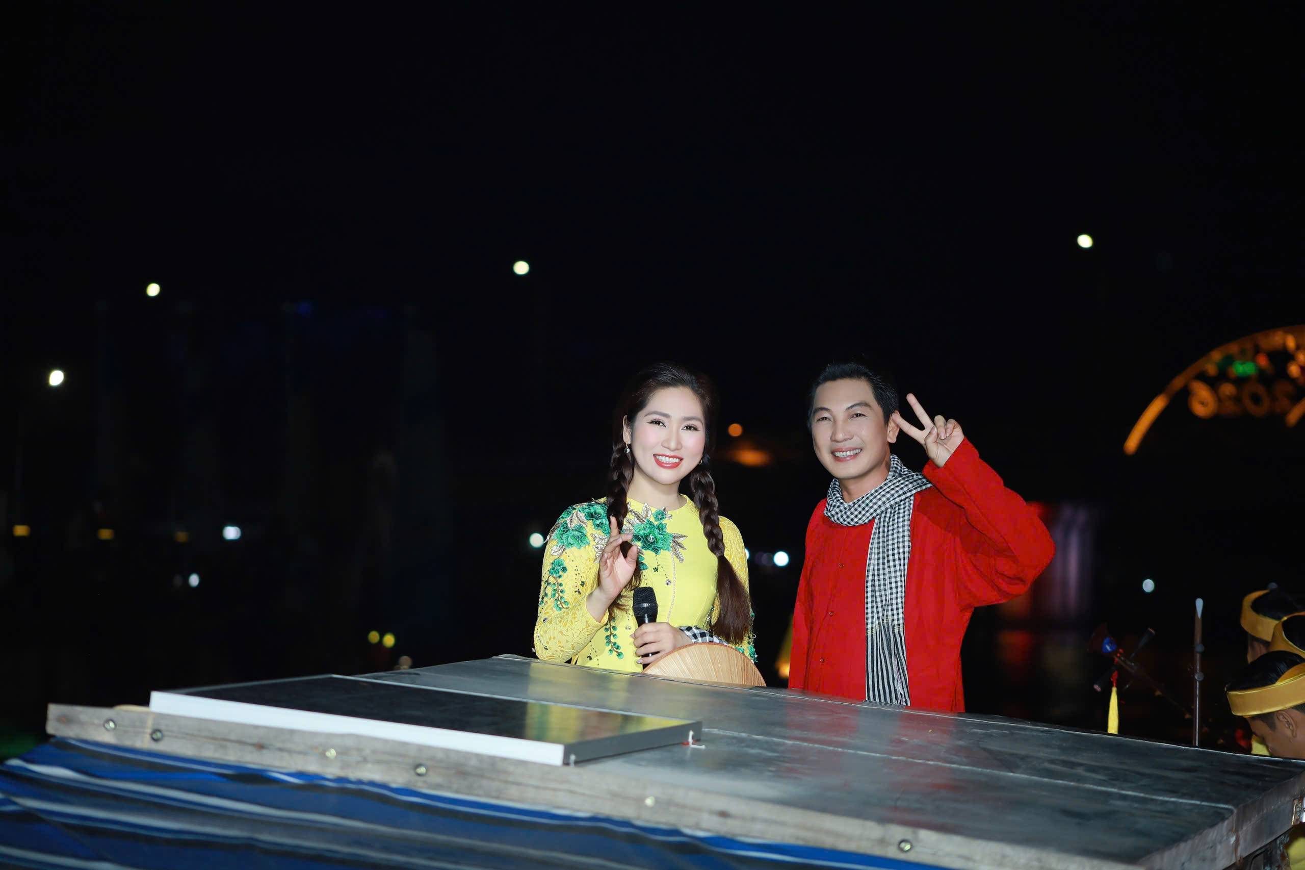 Cẩm Ly tái xuất, NSƯT Như Huỳnh xúc động khi trình diễn trước khán giả Cần Thơ- Ảnh 2.