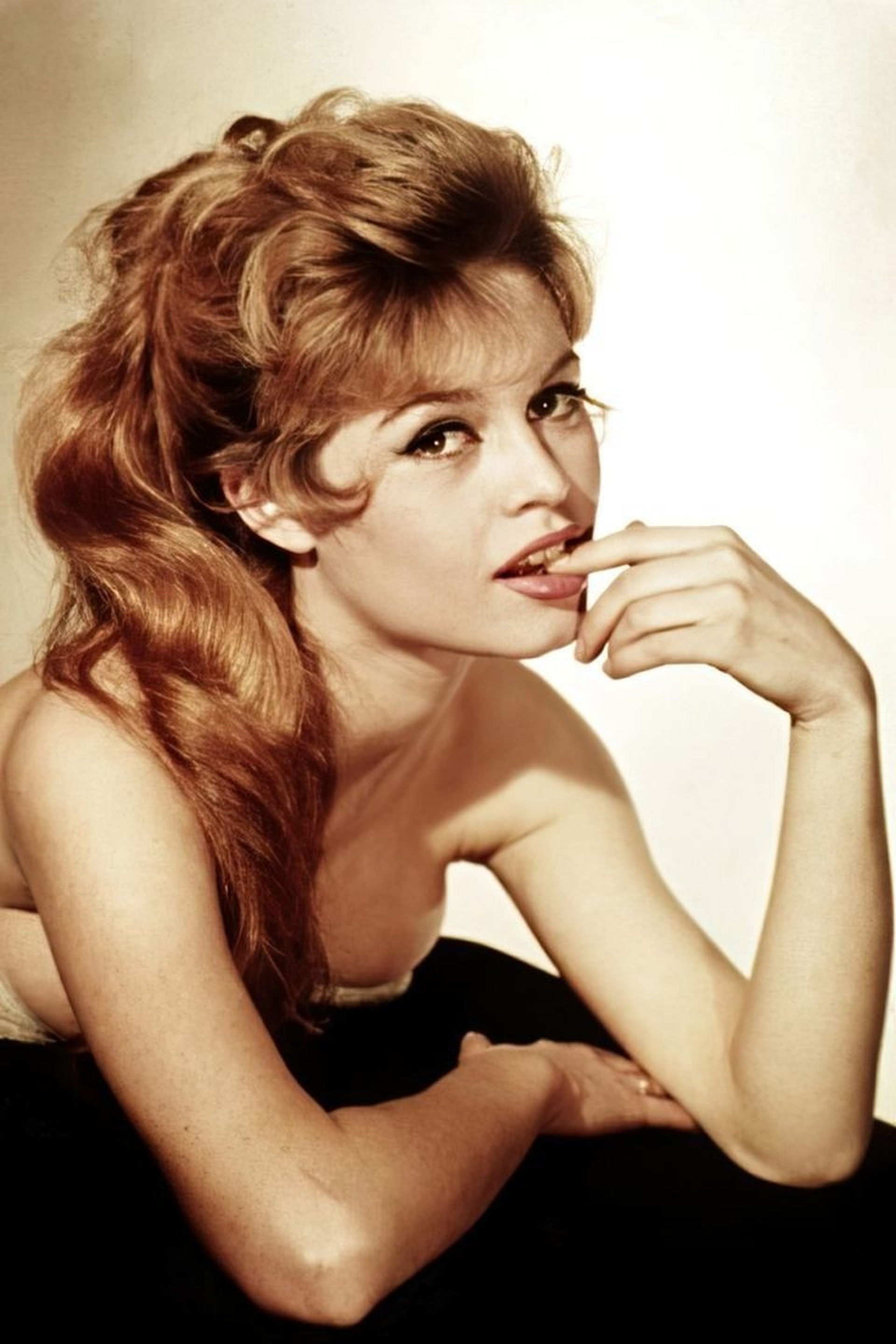 Vẻ đẹp của biểu tượng gợi cảm thách thức mọi chuẩn mực về sự nữ tính - 9