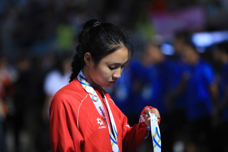 Không chỉ ghi dấu ấn bằng lối chơi giàu năng lượng trên sân, Trần Thị Duyên còn là một trong những gương mặt nhận được nhiều sự quan tâm của người hâm mộ nhờ ngoại hình ưa nhìn, cá tính mạnh mẽ và đời tư không ồn ào. Ảnh: HD - MD .