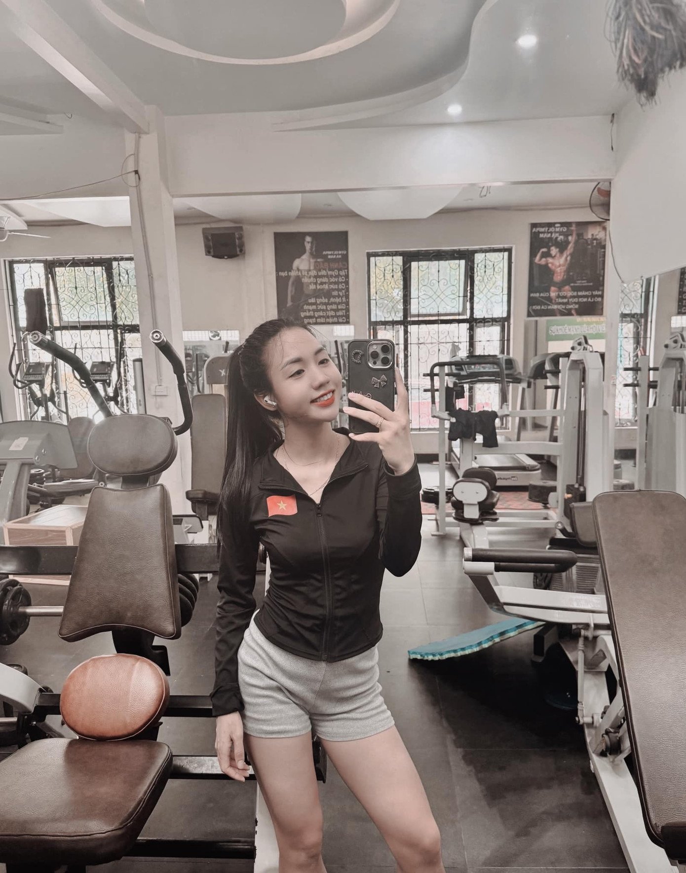 Trần Thị Duyên thi đấu ở vị trí tiền vệ, hậu vệ cánh, nổi bật với khả năng tranh chấp mạnh mẽ, lối chơi lăn xả và tinh thần không ngại va chạm. Ngoài thời gian trên sân tập, Duyên tích cực rèn thể lực, hình thể ở phòng gym.