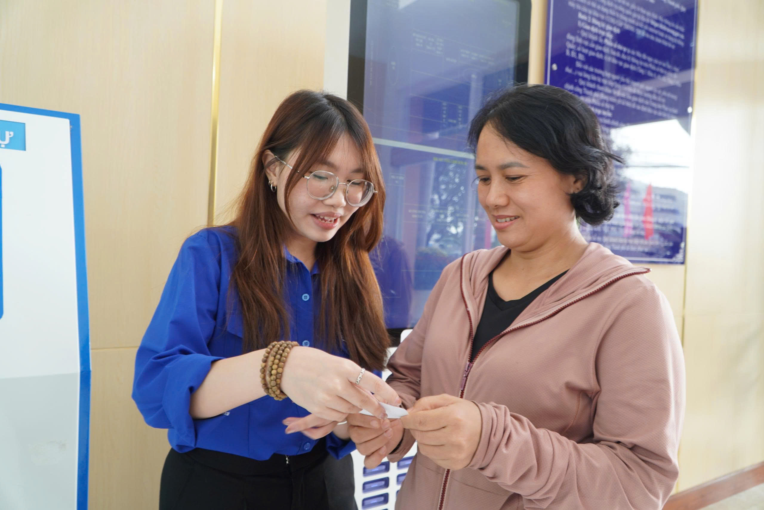 Bước đột phá thực chất trong phục vụ - Ảnh 2.