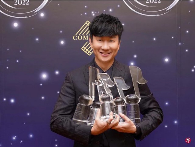 Hot nhất cuối năm: Thiếu gia số 1 showbiz công khai hẹn hò thiên kim kém 21 tuổi, nhìn khung hình chung mà sốc ngang- Ảnh 4.