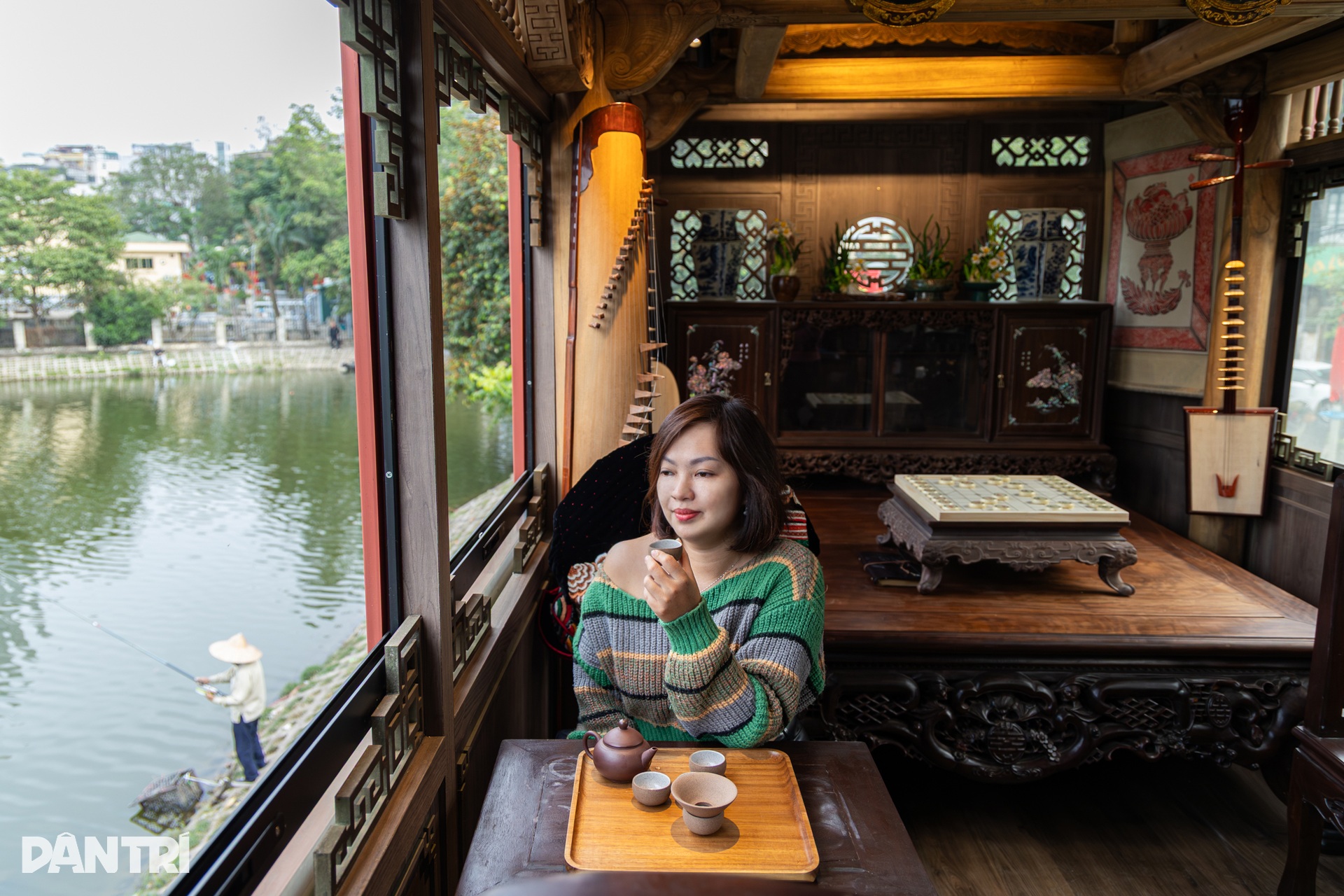 Toa tàu Hà Nội đưa khách “xuyên không” về ăn phở, uống cà phê thời bao cấp  - 13