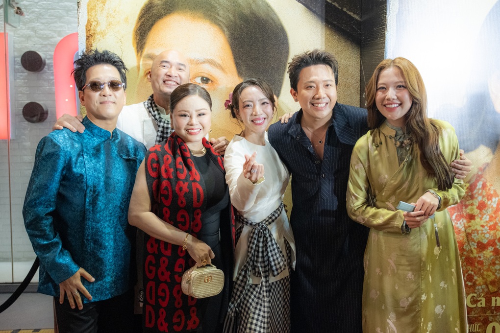 Trấn Thành, Trường Giang đến chúc mừng Thu Trang giữa tranh luận phòng vé - 2