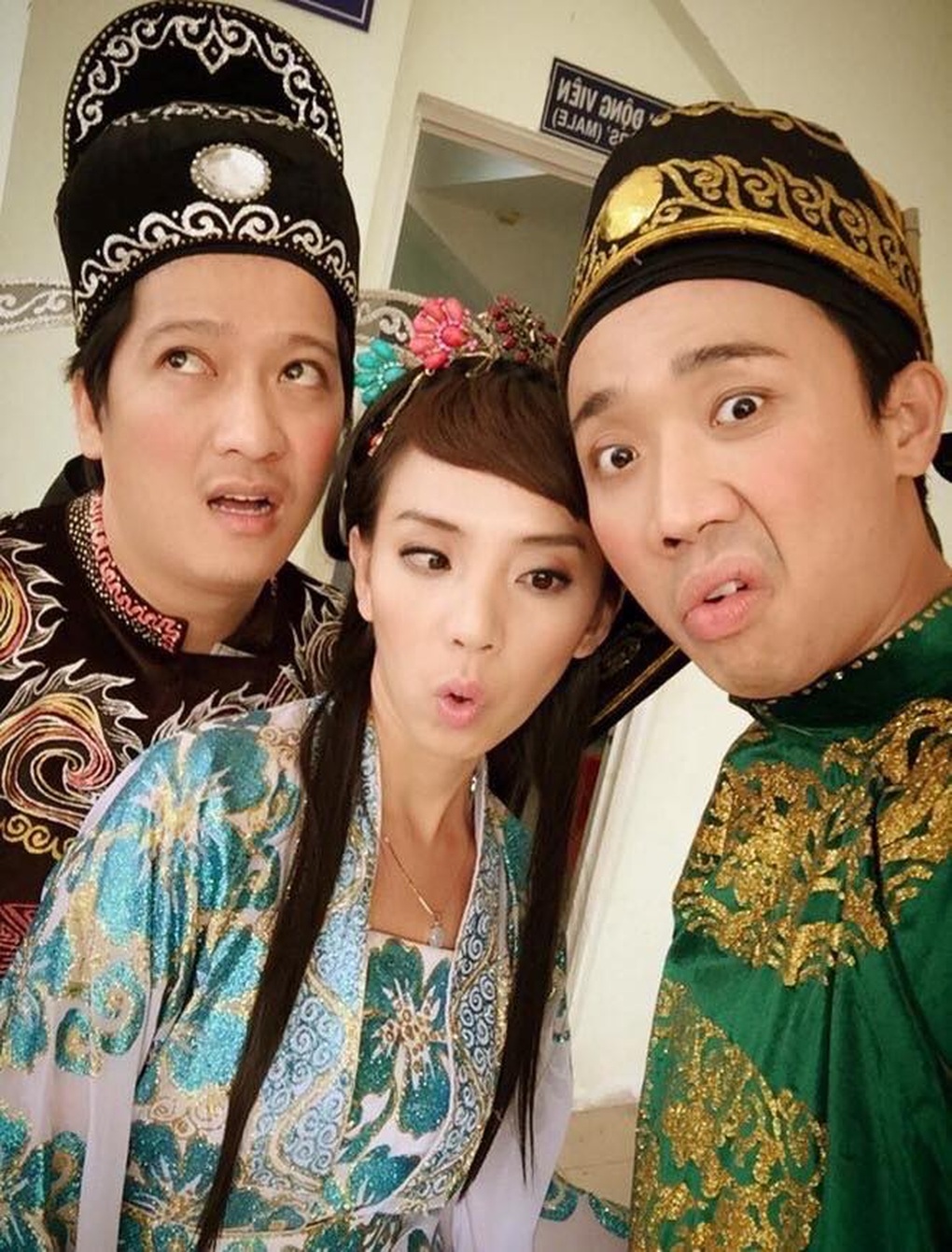 Trấn Thành, Trường Giang đến chúc mừng Thu Trang giữa tranh luận phòng vé - 3