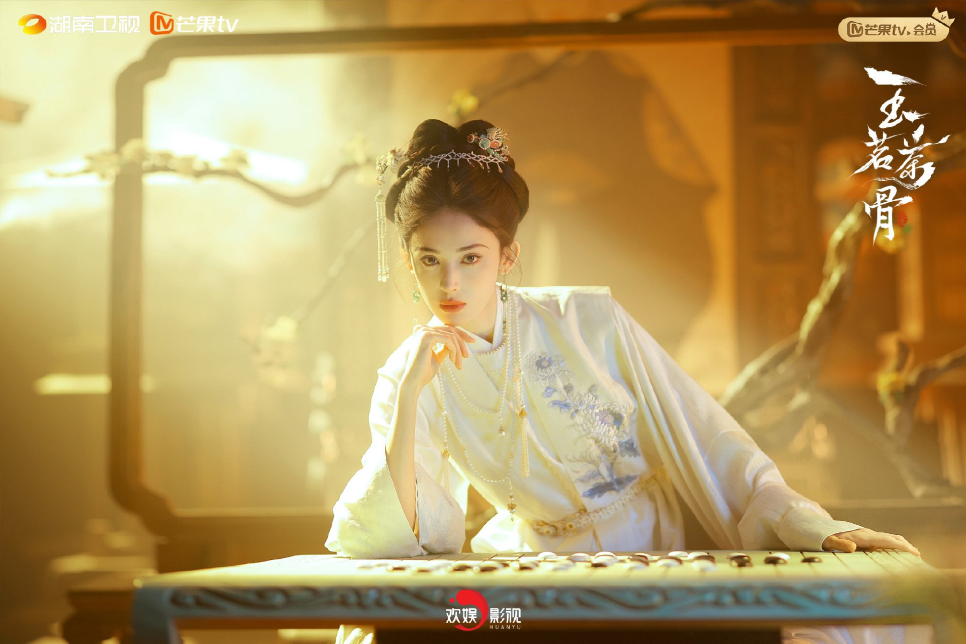 Chỉ cần cặp đôi này đứng cạnh nhau thì nơi đó chính là bồng lai tiên cảnh, đẹp đến nỗi không cho ai đẹp cùng- Ảnh 4.