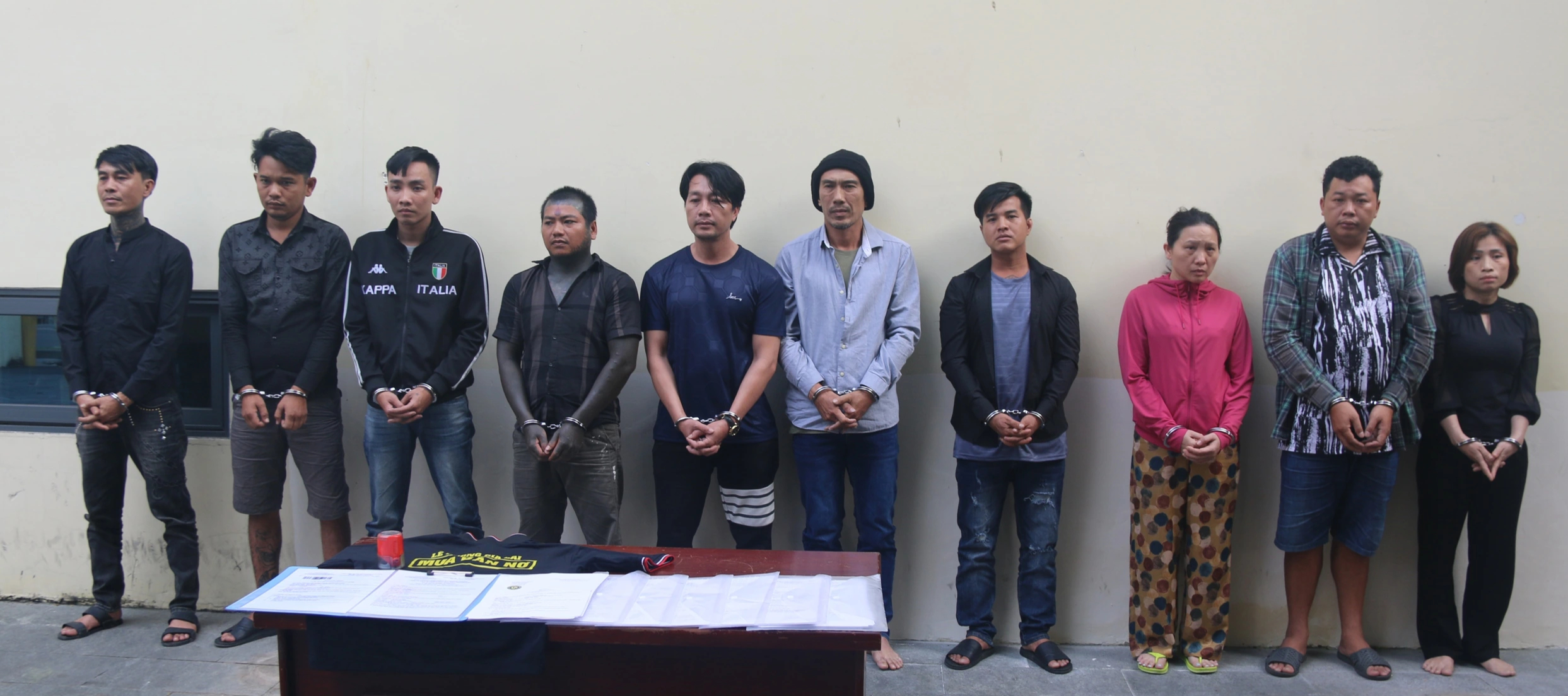 Công an TP.HCM bắt chủ Công ty TNHH Mua bán nợ Lê Phong Gia Lai 2 Công an TP.HCM bắt chủ Công ty TNHH Mua bán nợ Lê Phong Gia Lai - Ảnh 2.