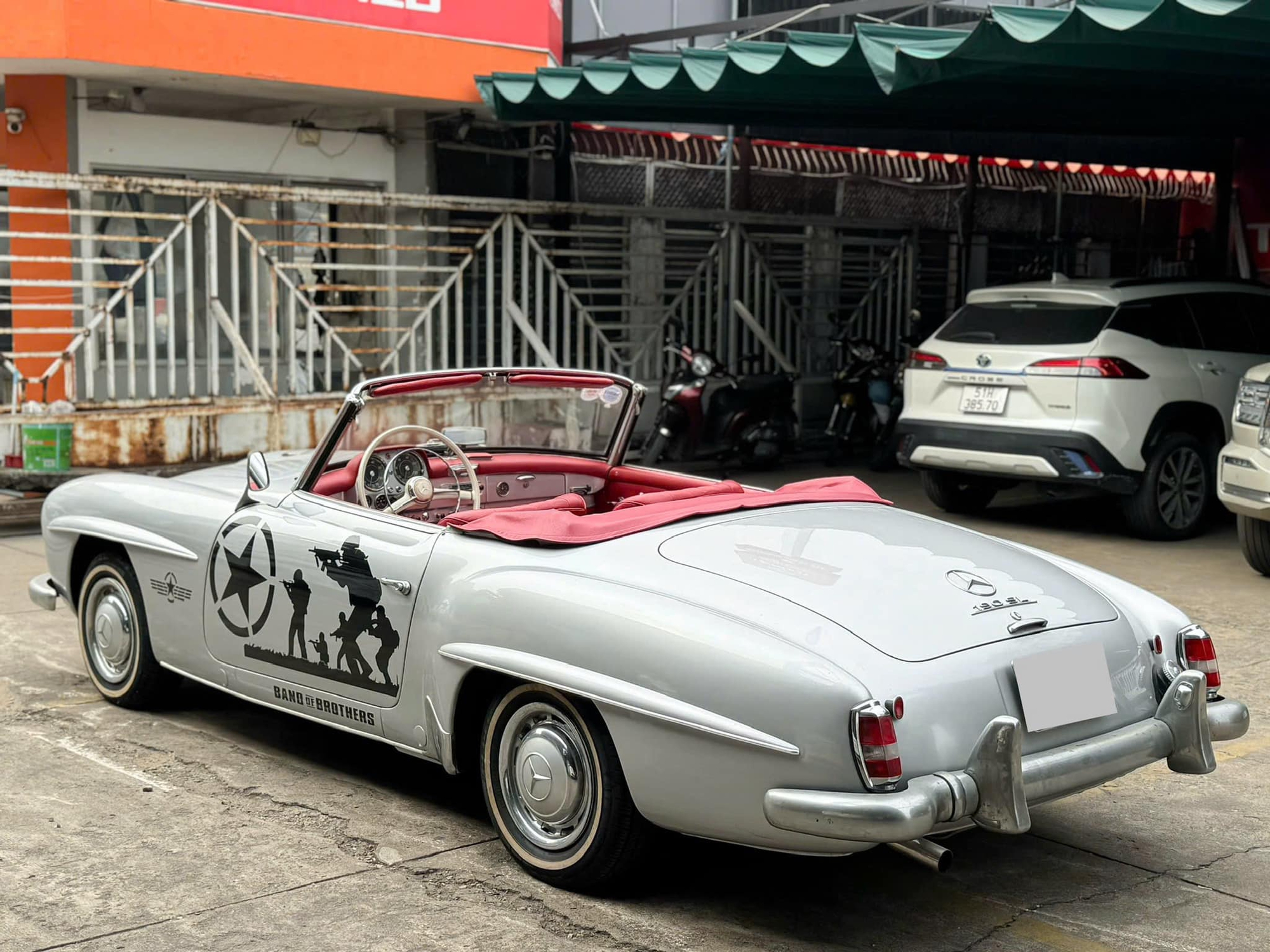 Hàng hiếm Mercedes-Benz 190 SL giá 13 tỷ đồng lên sàn: ‘Món đồ chơi’ cùng gu với ông Đặng Lê Nguyên Vũ, cả Việt Nam chỉ có vài chiếc- Ảnh 3.