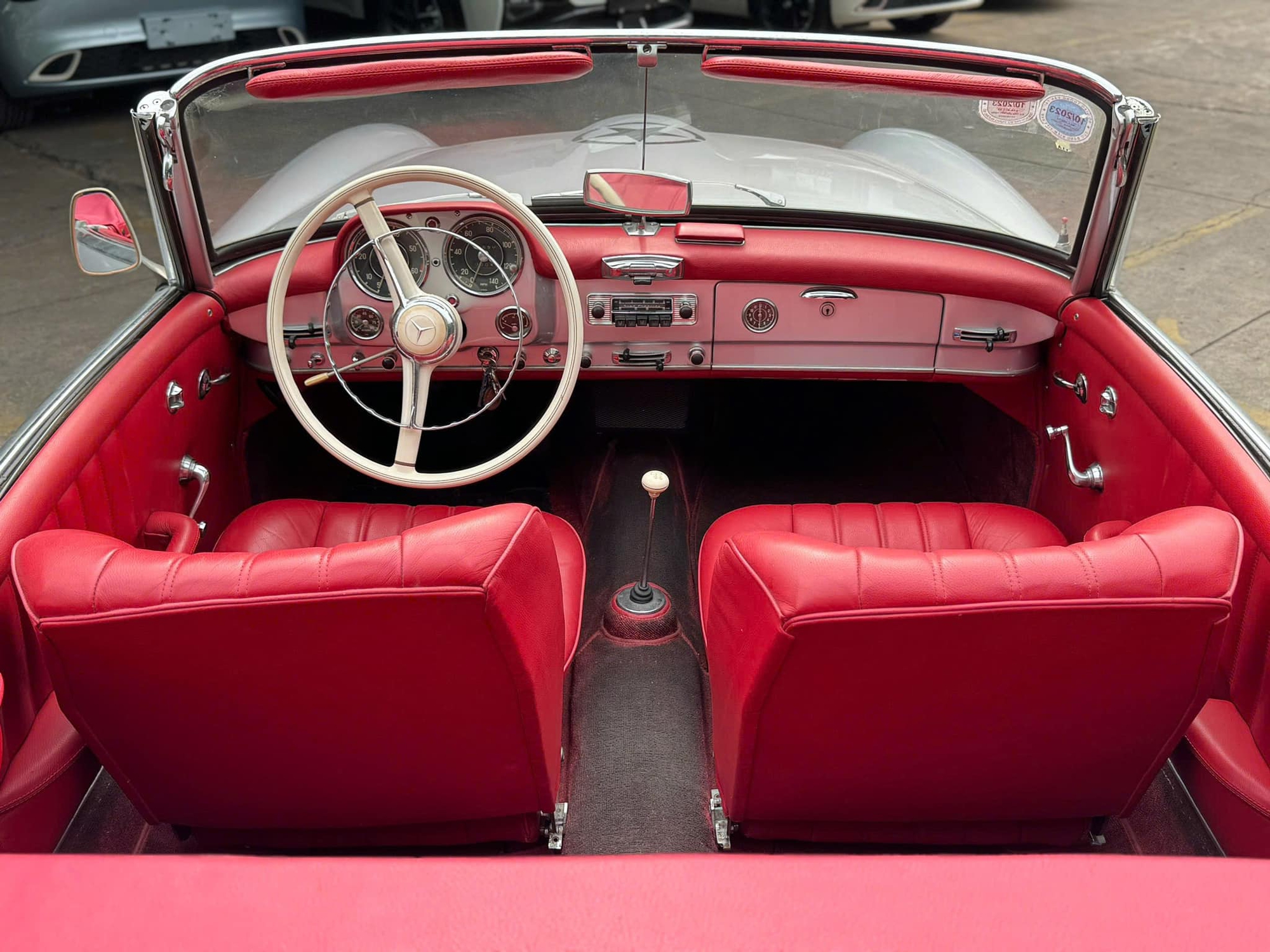 Hàng hiếm Mercedes-Benz 190 SL giá 13 tỷ đồng lên sàn: ‘Món đồ chơi’ cùng gu với ông Đặng Lê Nguyên Vũ, cả Việt Nam chỉ có vài chiếc- Ảnh 4.