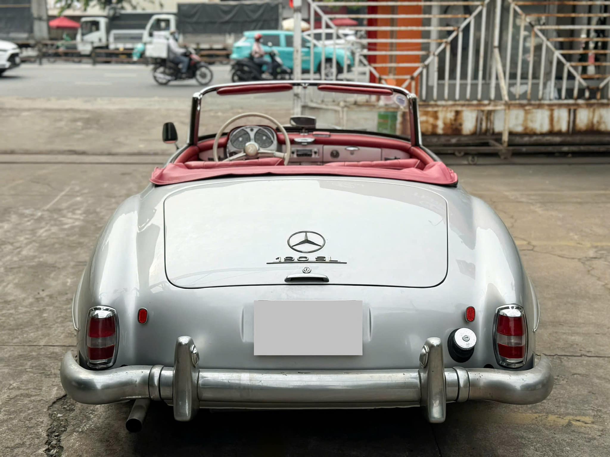 Hàng hiếm Mercedes-Benz 190 SL giá 13 tỷ đồng lên sàn: ‘Món đồ chơi’ cùng gu với ông Đặng Lê Nguyên Vũ, cả Việt Nam chỉ có vài chiếc- Ảnh 7.