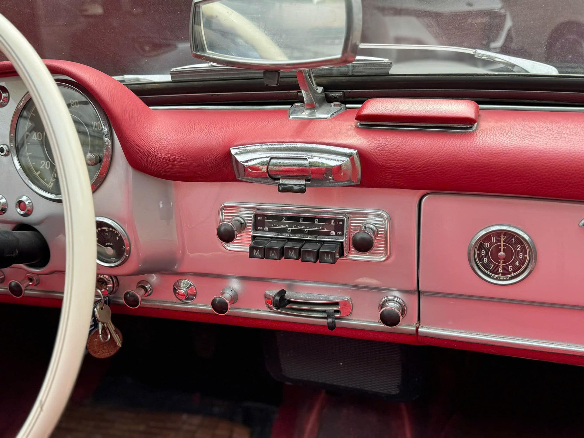 Hàng hiếm Mercedes-Benz 190 SL giá 13 tỷ đồng lên sàn: ‘Món đồ chơi’ cùng gu với ông Đặng Lê Nguyên Vũ, cả Việt Nam chỉ có vài chiếc- Ảnh 10.