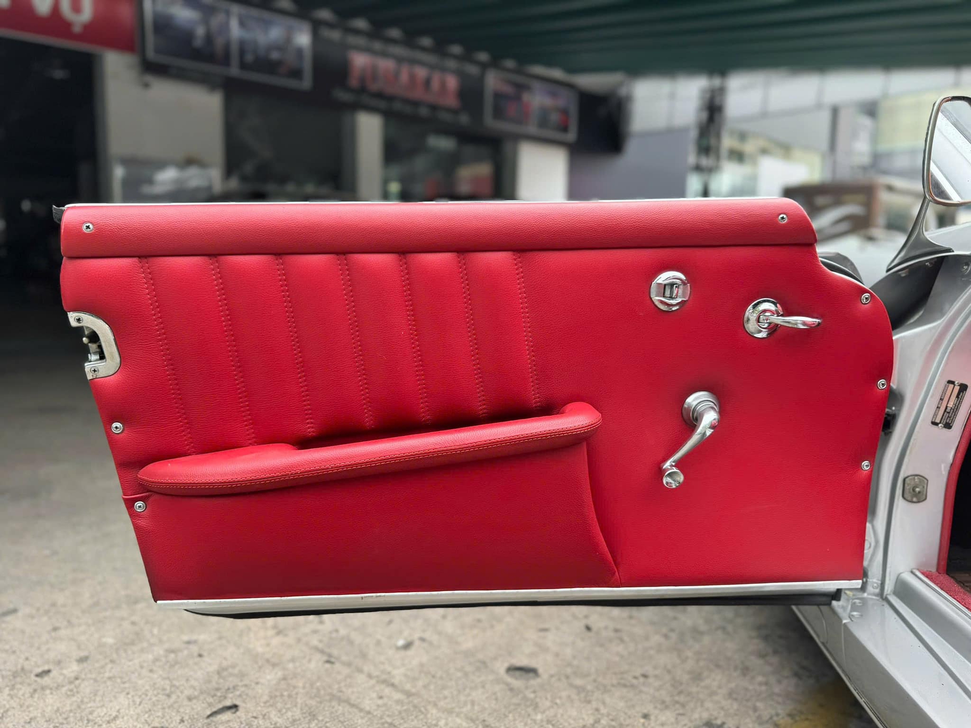 Hàng hiếm Mercedes-Benz 190 SL giá 13 tỷ đồng lên sàn: ‘Món đồ chơi’ cùng gu với ông Đặng Lê Nguyên Vũ, cả Việt Nam chỉ có vài chiếc- Ảnh 12.