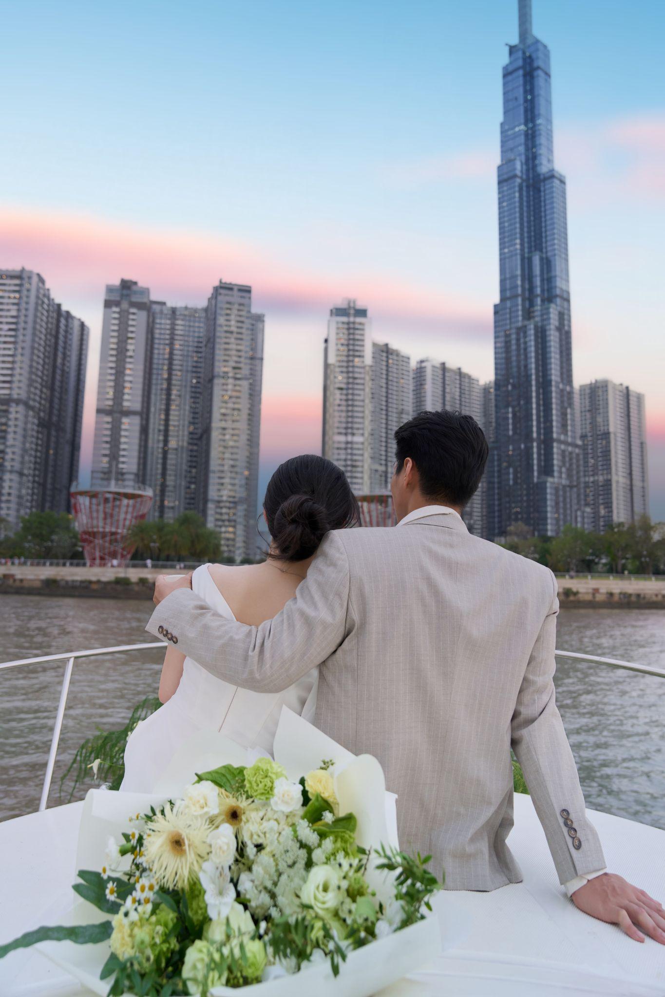 Cầu hôn trên du thuyền sông Sài Gòn: Xu hướng mới của giới trẻ TP.HCM- Ảnh 2. Cầu hôn trên du thuyền sông Sài Gòn: Xu hướng mới của giới trẻ TP.HCM- Ảnh 2.