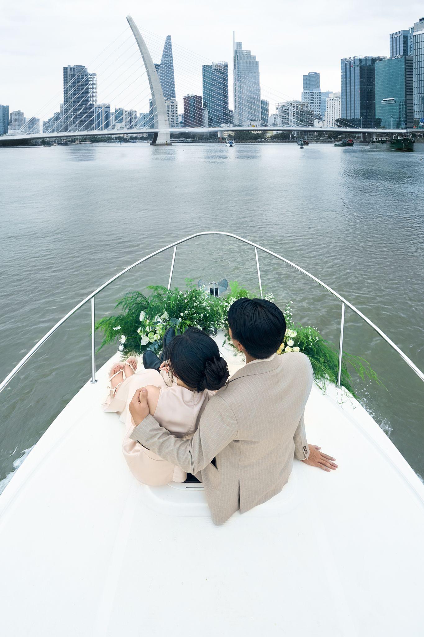 Cầu hôn trên du thuyền sông Sài Gòn: Xu hướng mới của giới trẻ TP.HCM- Ảnh 5. Cầu hôn trên du thuyền sông Sài Gòn: Xu hướng mới của giới trẻ TP.HCM- Ảnh 5.