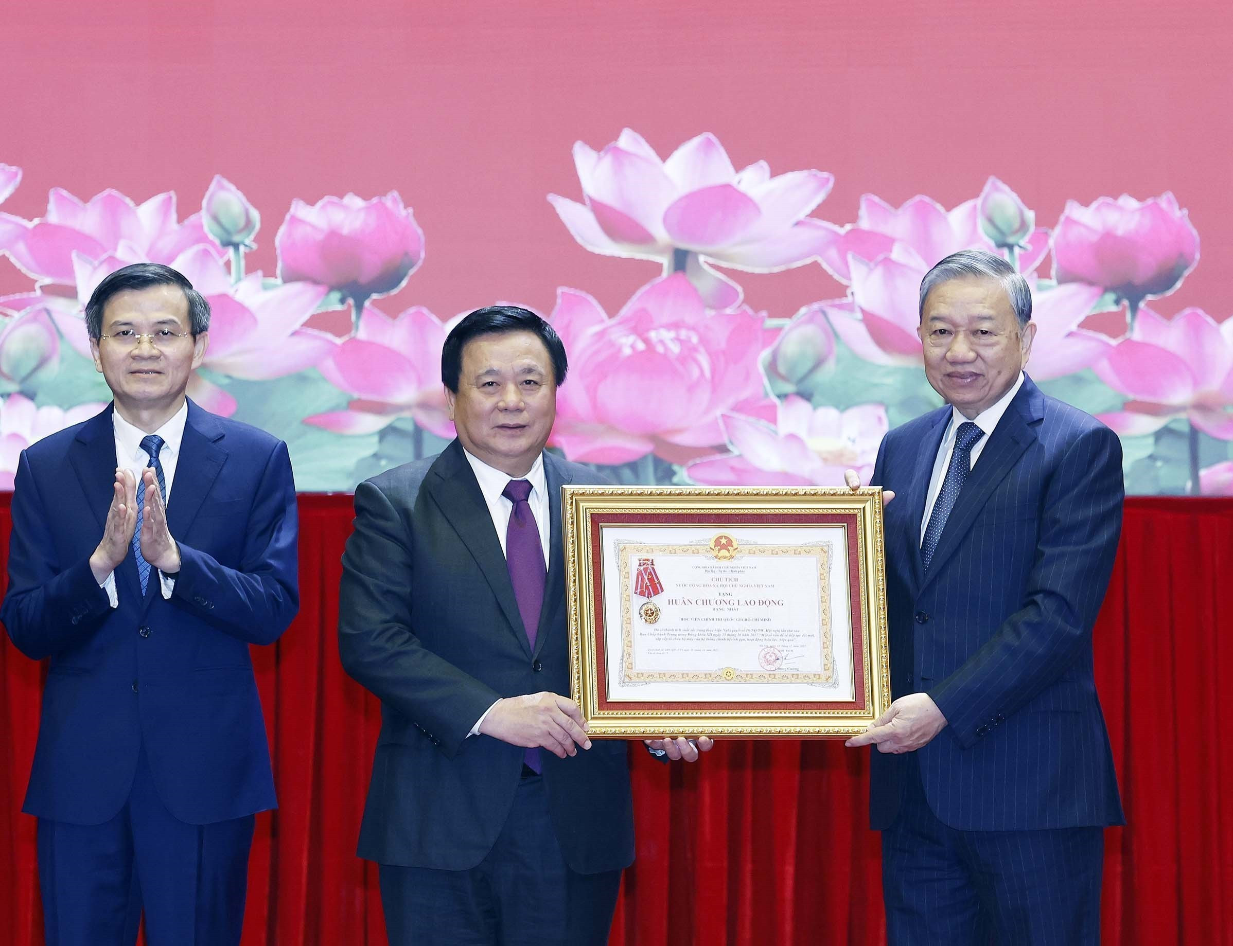 Tổng Bí thư Tô Lâm: Đào tạo không chỉ để 'biết' mà để 'làm', hướng tới các giá trị công 2 Tổng Bí thư Tô Lâm: Đào tạo không chỉ để 'biết' mà để 'làm', hướng tới các giá trị công - Ảnh 3.