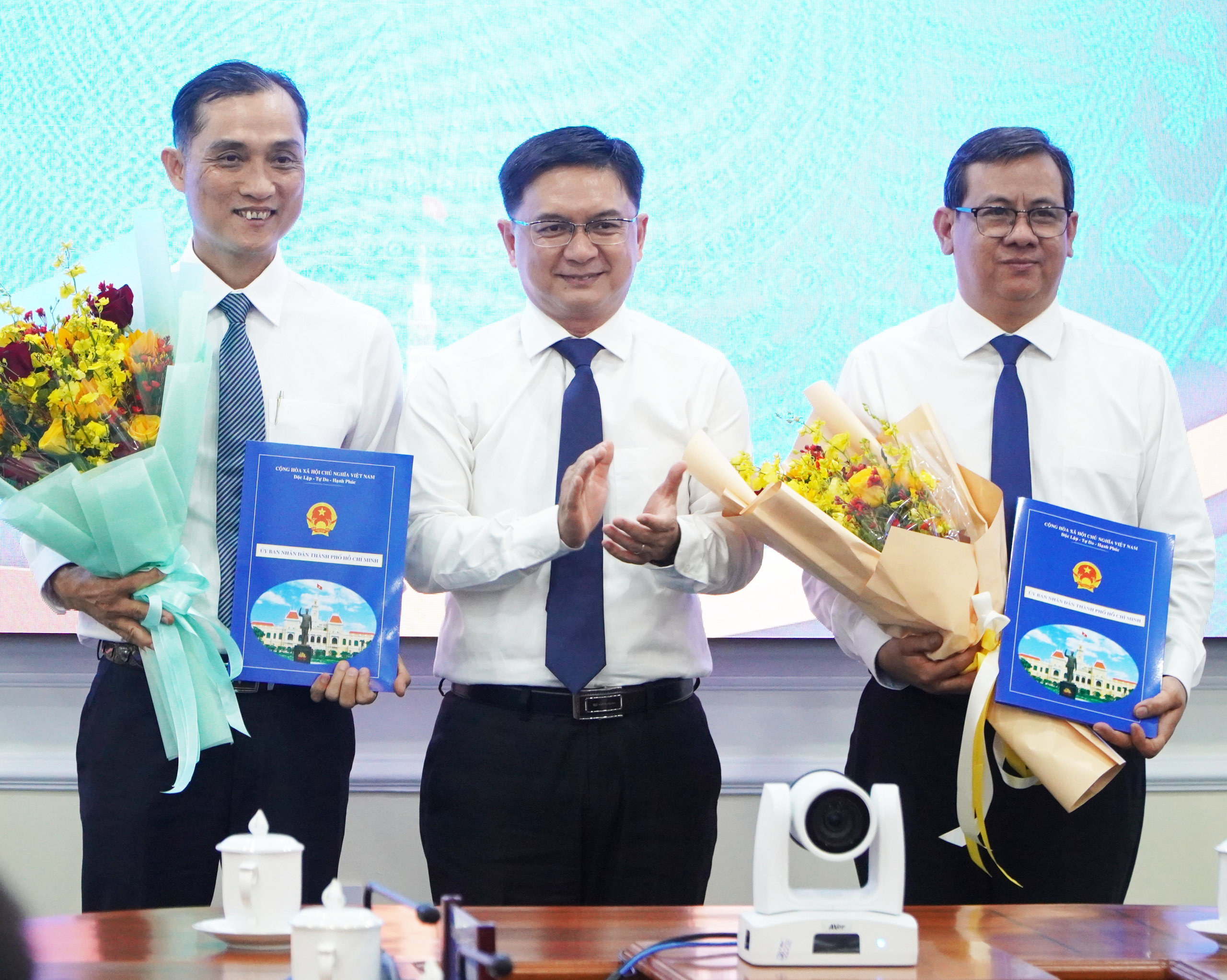 TPHCM: bổ nhiệm Phó Chánh Văn phòng UBND thành phố và Giám đốc, Chủ tịch các đơn vị - Ảnh 2.