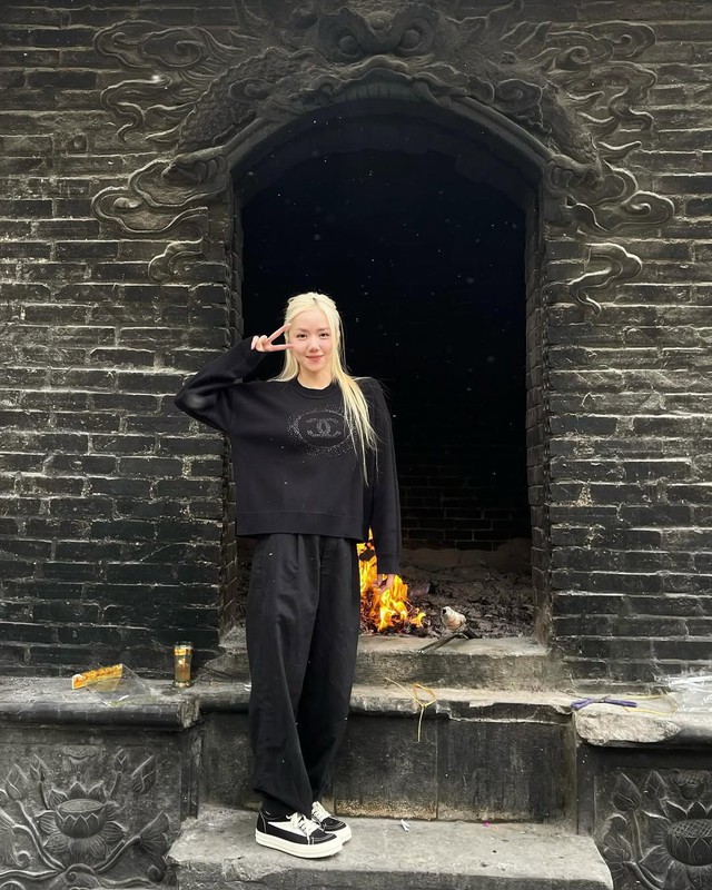 'Hô biến' diện mạo ngày đông với áo sweater - Ảnh 2.