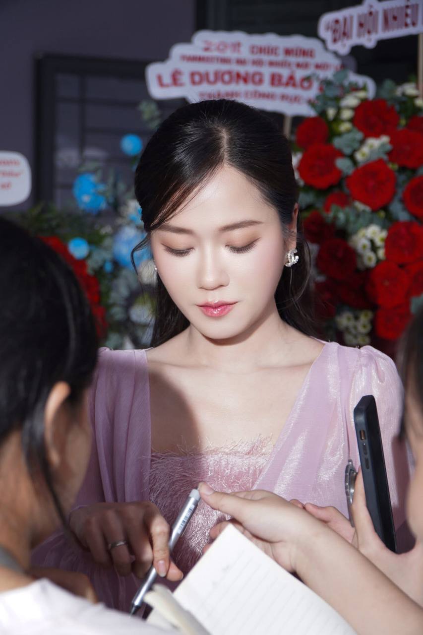 Lâm Vỹ Dạ lại trẻ măng, đôi chân hoá ra cũng thuộc hàng cực phẩm!- Ảnh 3.