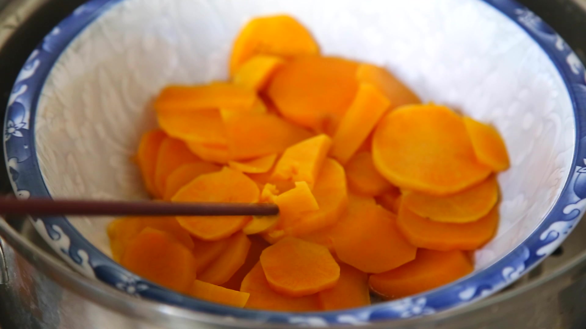 Ngoài nướng thì có 4 cách chế biến khoai lang ngon và độc đáo: Làm siêu nhanh có thể dùng ăn sáng, trưa hoặc bữa xế- Ảnh 20.