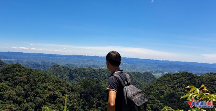 Du khách băng rừng vượt suối 5 tiếng, vỡ òa trước cảnh trên nóc nhà Cúc Phương 6 Người tham gia khám phá, trải nghiệm đỉnh Mây Bạc phải có sức khỏe, kỹ năng. Ảnh: CP