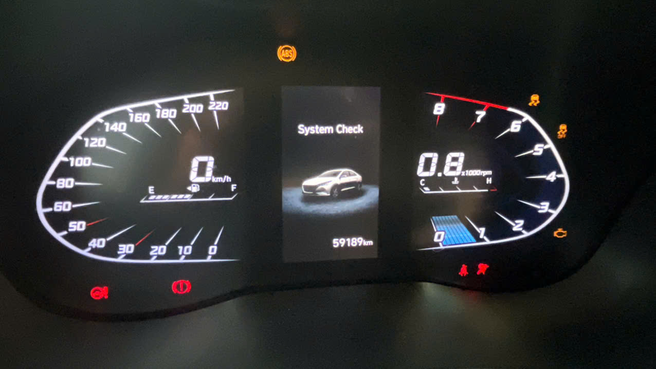 Vì sao đèn cảnh báo trên đồng hồ ô tô thường có nhiều màu sắc khác nhau? - Ảnh 4.