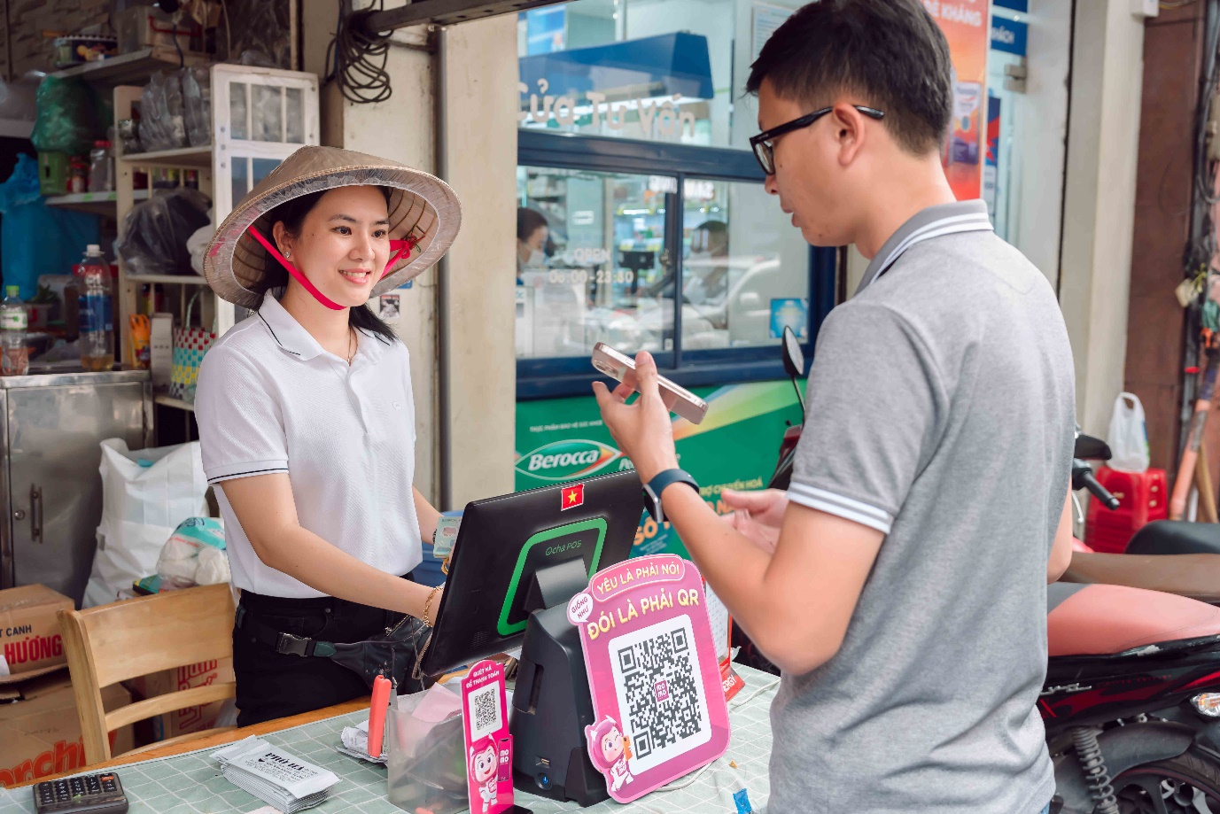 MoMo và hành trình 15 năm cùng tiểu thương Việt trong chuyển đổi số 2 MoMo và hành trình 15 năm cùng tiểu thương Việt trong chuyển đổi số - Ảnh 2.