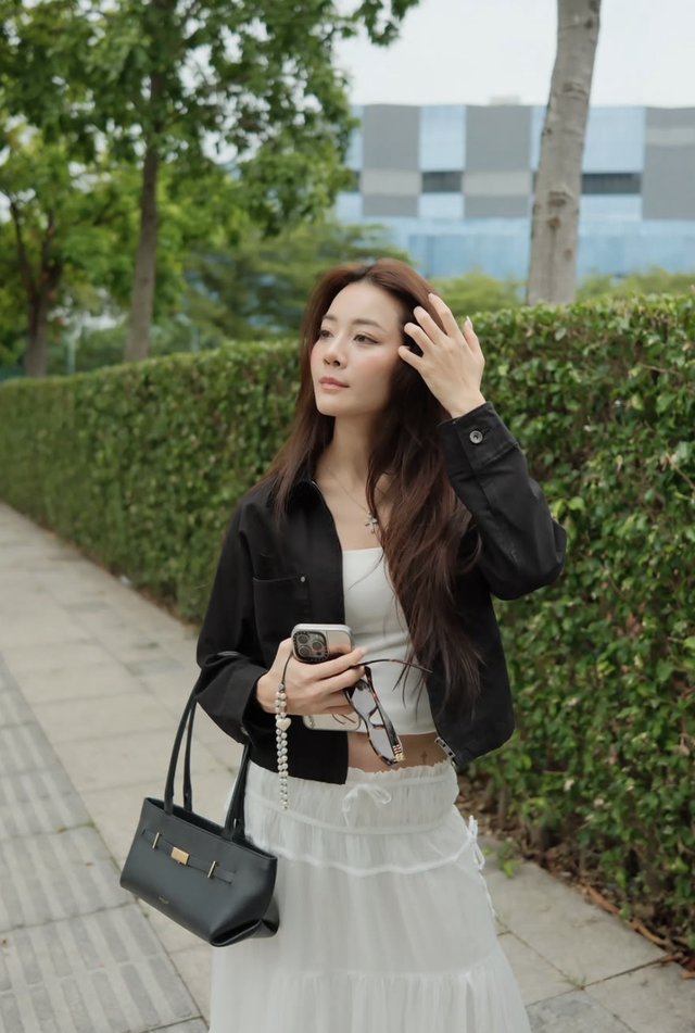 Áo khoác dáng ngắn và bí quyết phối đồ gọn gàng, thời thượng 6 Áo khoác dáng ngắn và bí quyết phối đồ gọn gàng, thời thượng - Ảnh 6.