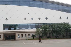 Vụ hoãn show ‘Về đây bốn cánh chim trời’: Người dân gửi đơn lên công an