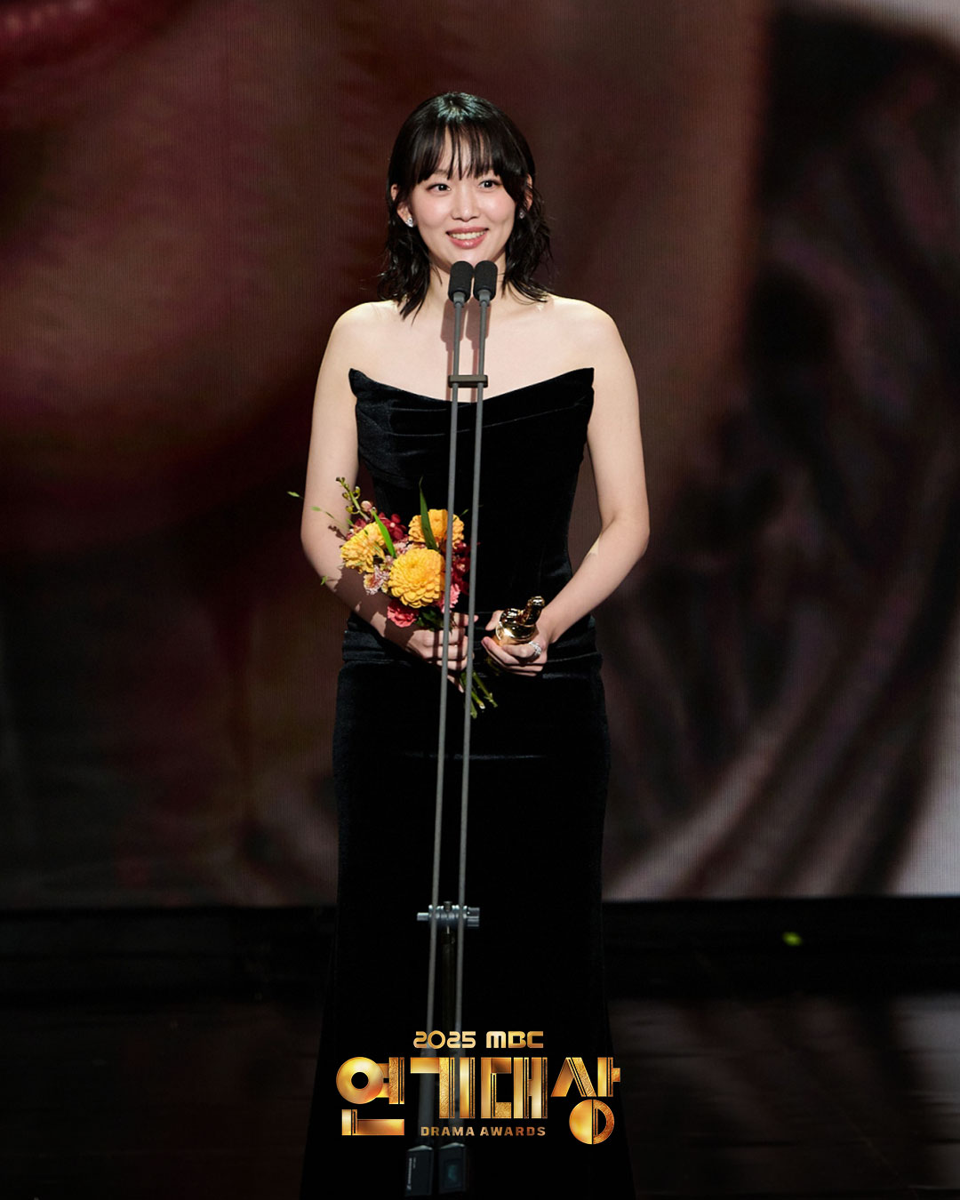 MBC Drama Awards 2025: IU - Byeon Woo Seok gây bão MXH, chủ nhân Daesang là cái tên không ai dám chê- Ảnh 4. MBC Drama Awards 2025: IU - Byeon Woo Seok gây bão MXH, chủ nhân Daesang là cái tên không ai dám chê- Ảnh 4.