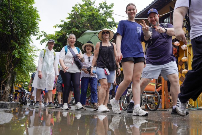 2025 - năm trở lại hoàng kim của du lịch Việt Nam 6 Khách quốc tế tham quan phố cổ Hội An tháng 11/2025. Ảnh: Nguyễn Đông