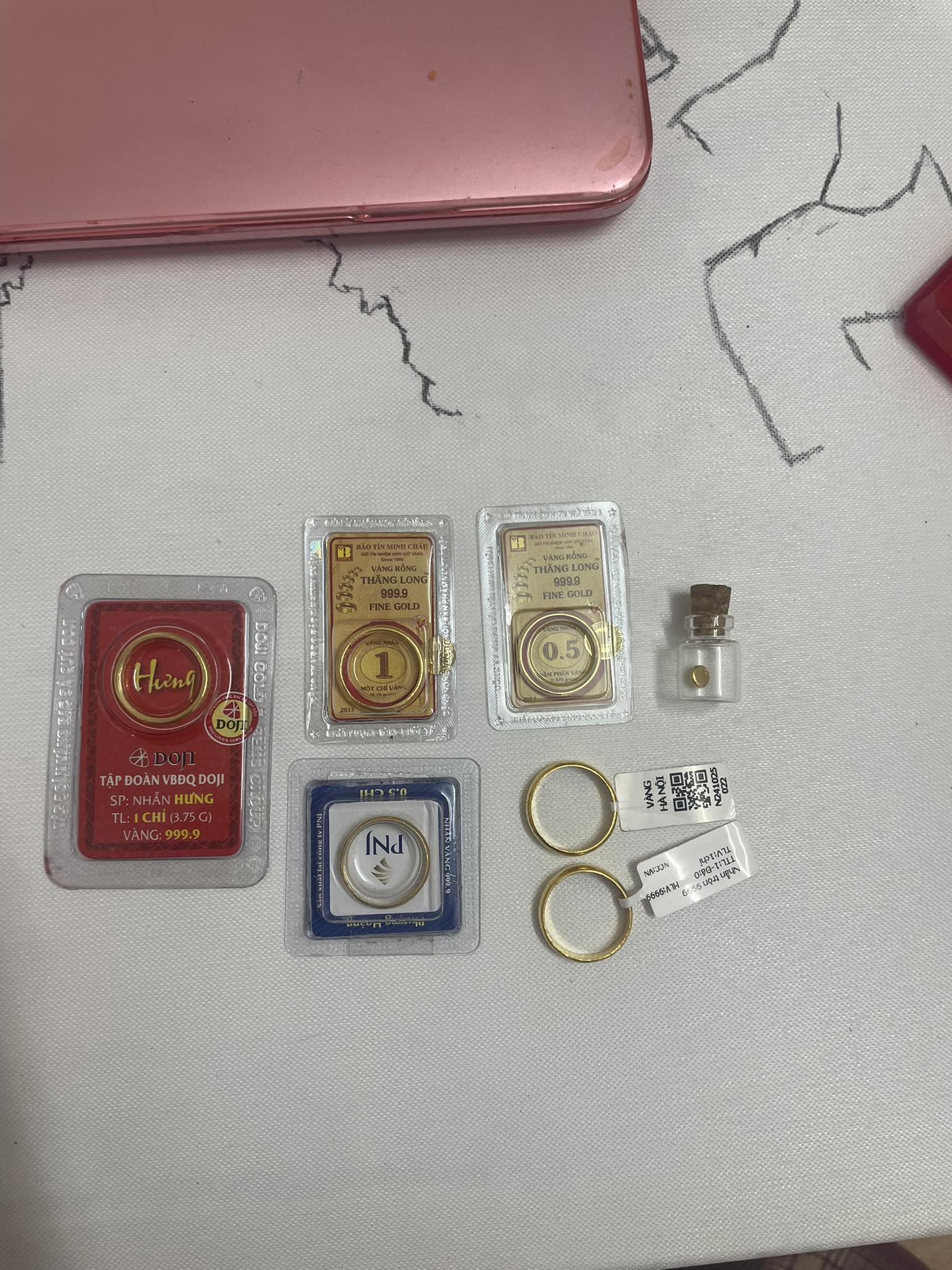 Cách người ham mua vàng tổng kết 2025- Ảnh 3.