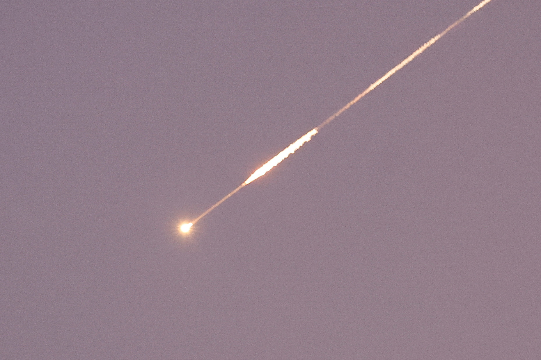 Nhìn lại thế giới năm 2025: Thuế quan, lệnh ngừng bắn và thiên tai cực đoan - Ảnh 4.