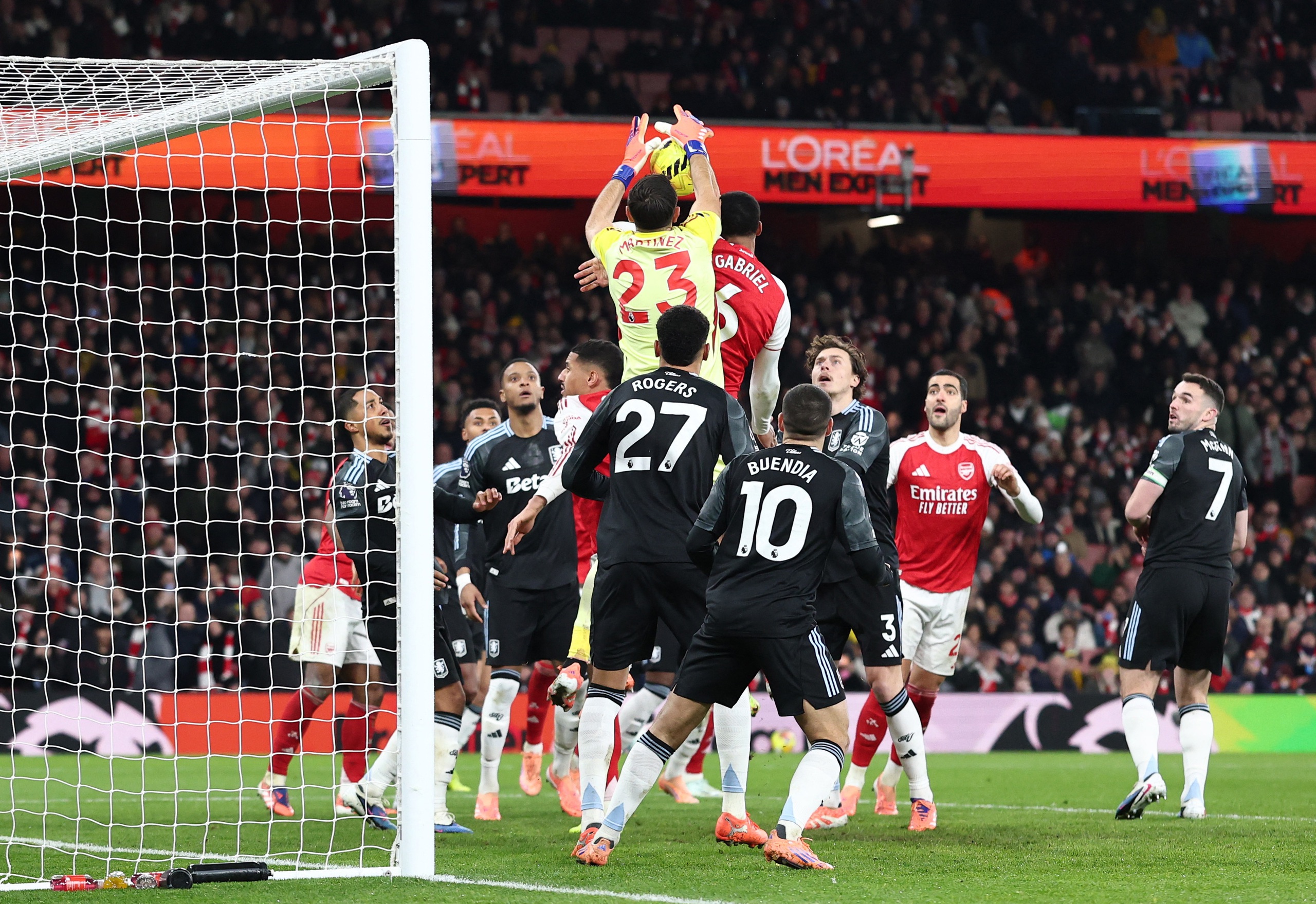 Arsenal có bàn thắng gây tranh cãi nhờ bài phạt góc - Ảnh 2.