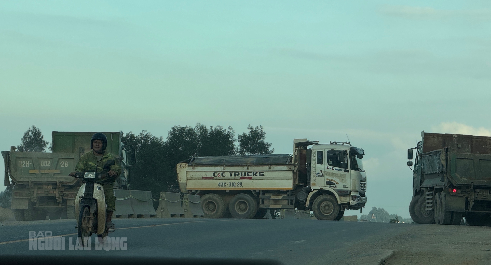 Đà Nẵng: Nạn khai thác đất trái phép đe dọa an toàn cao tốc La Sơn - Hòa Liên - Ảnh 5.