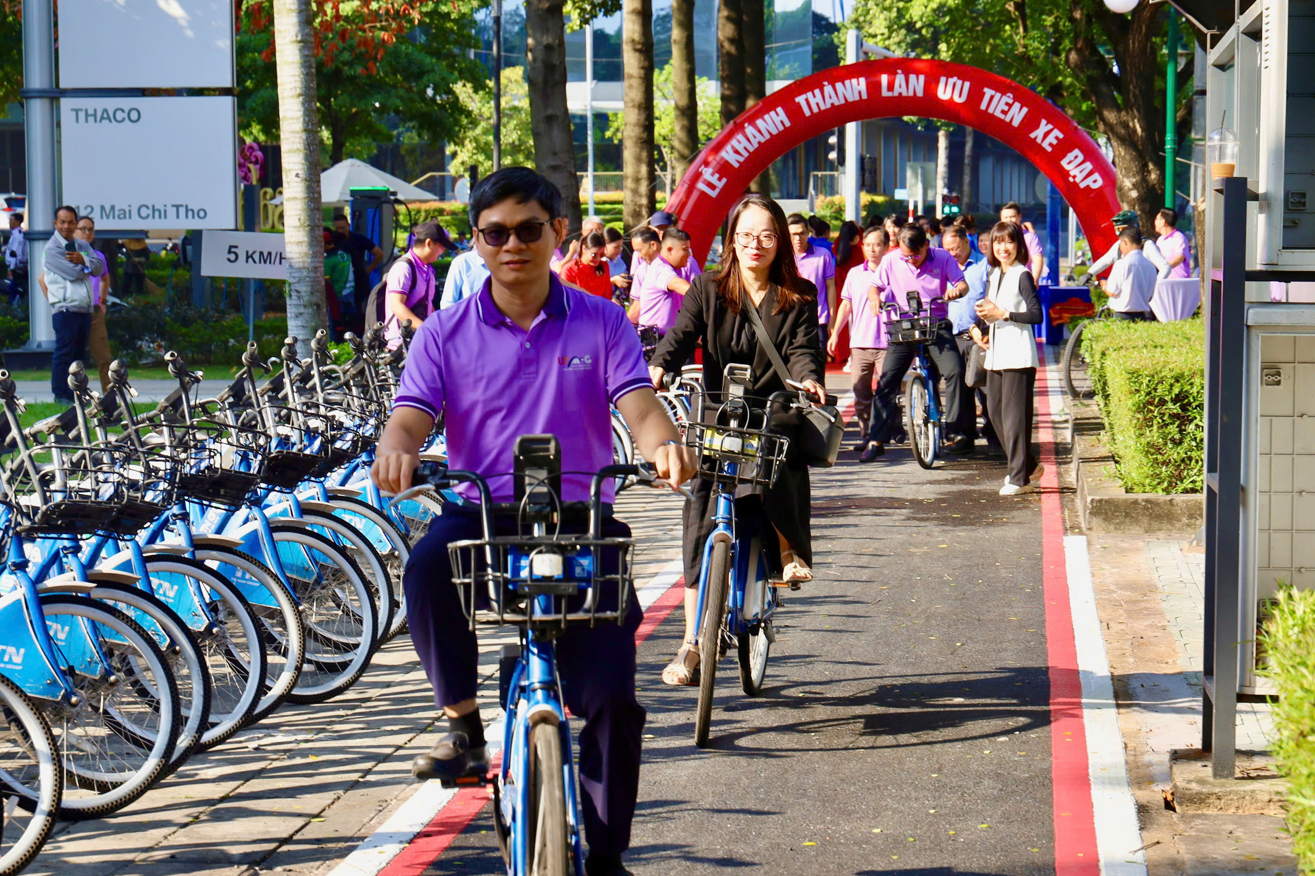 Hình ảnh làn ưu tiên xe đạp đầu tiên tại TPHCM ngày đầu vận hành 7 Làn xe đạp đầu tiên tại TPHCM trên đại lộ Mai Chí Thọ chính thức vận hành - Ảnh 7.